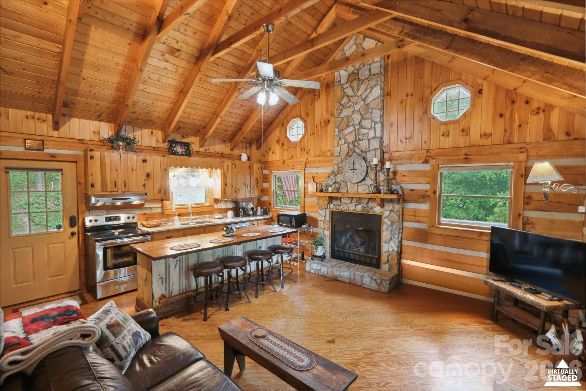 710 River Hills Road — Lansing