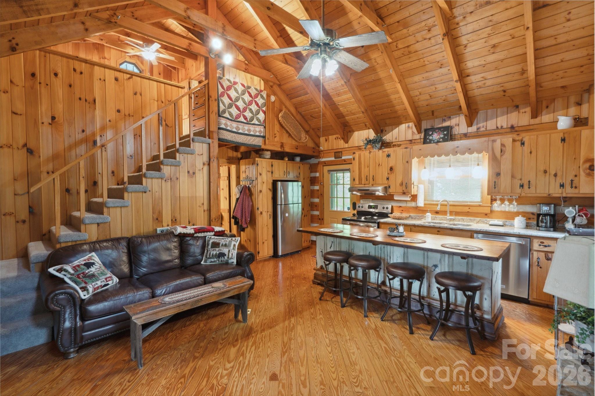 710 River Hills Road — Lansing