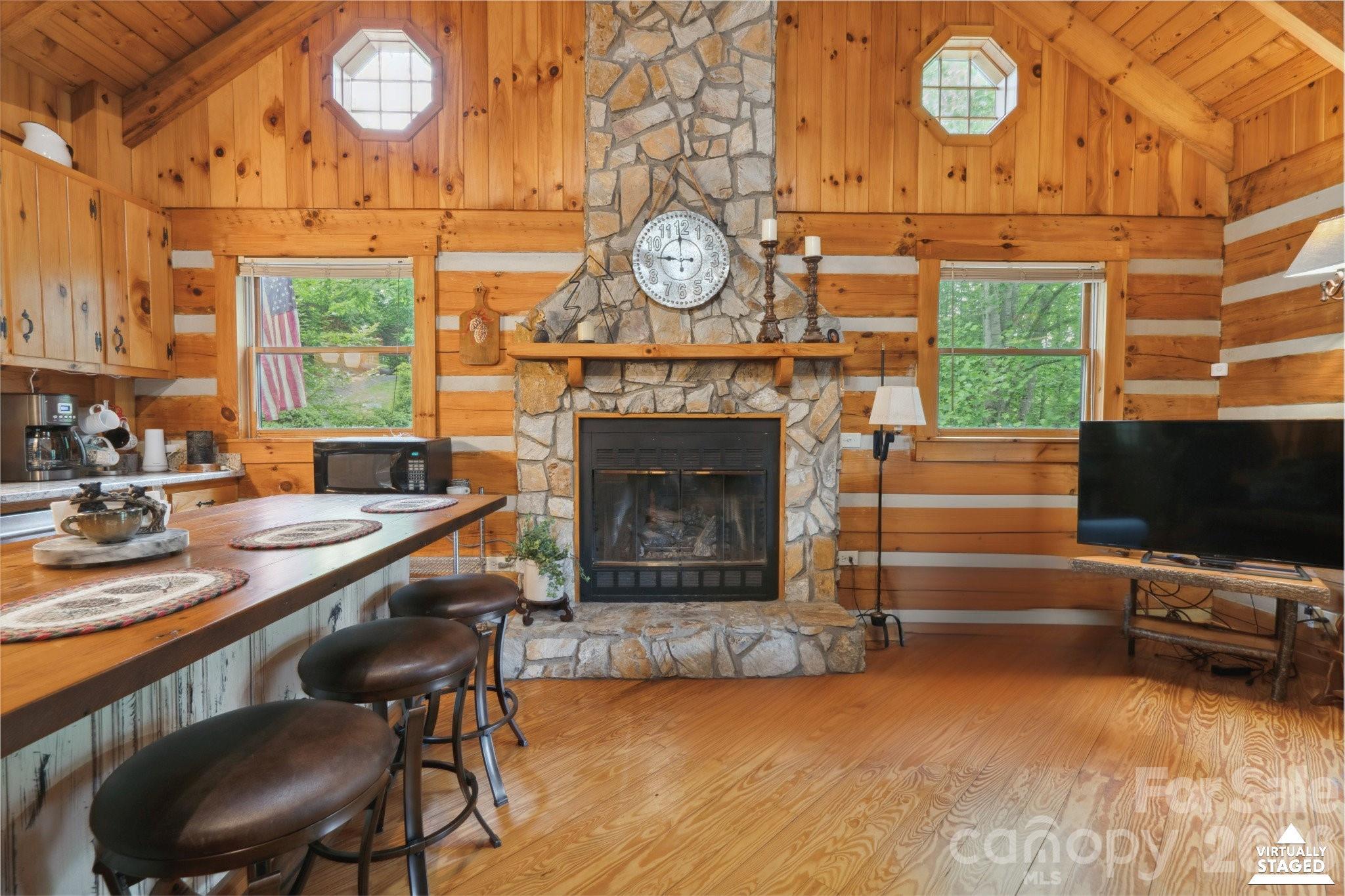 710 River Hills Road — Lansing