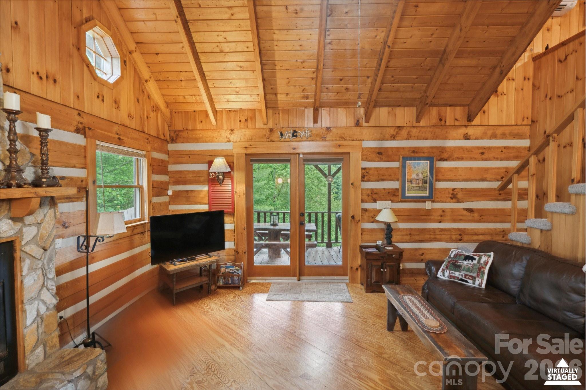 710 River Hills Road — Lansing