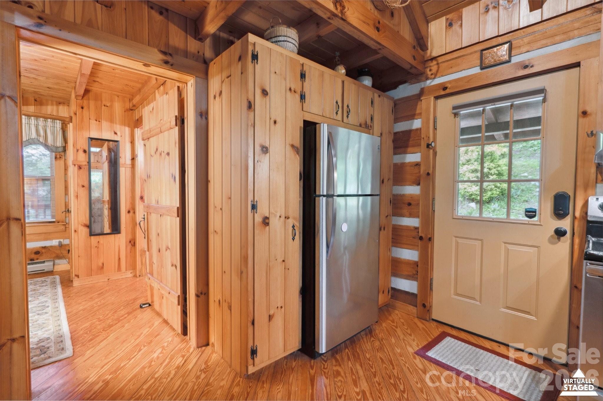 710 River Hills Road — Lansing