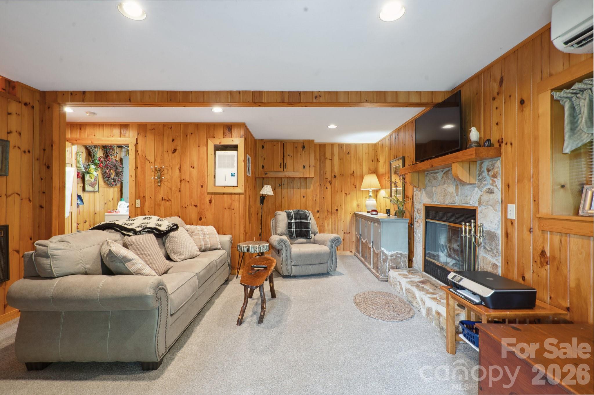 710 River Hills Road — Lansing