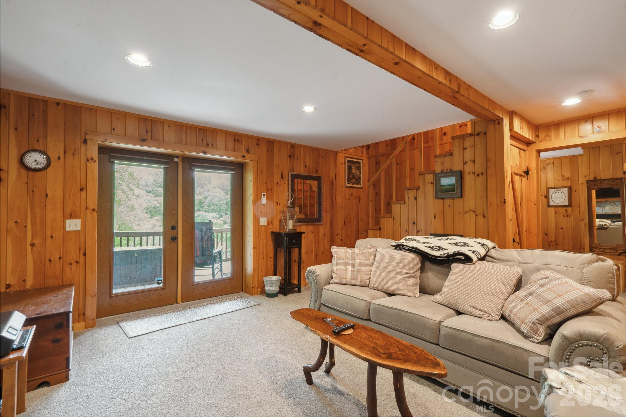 710 River Hills Road — Lansing