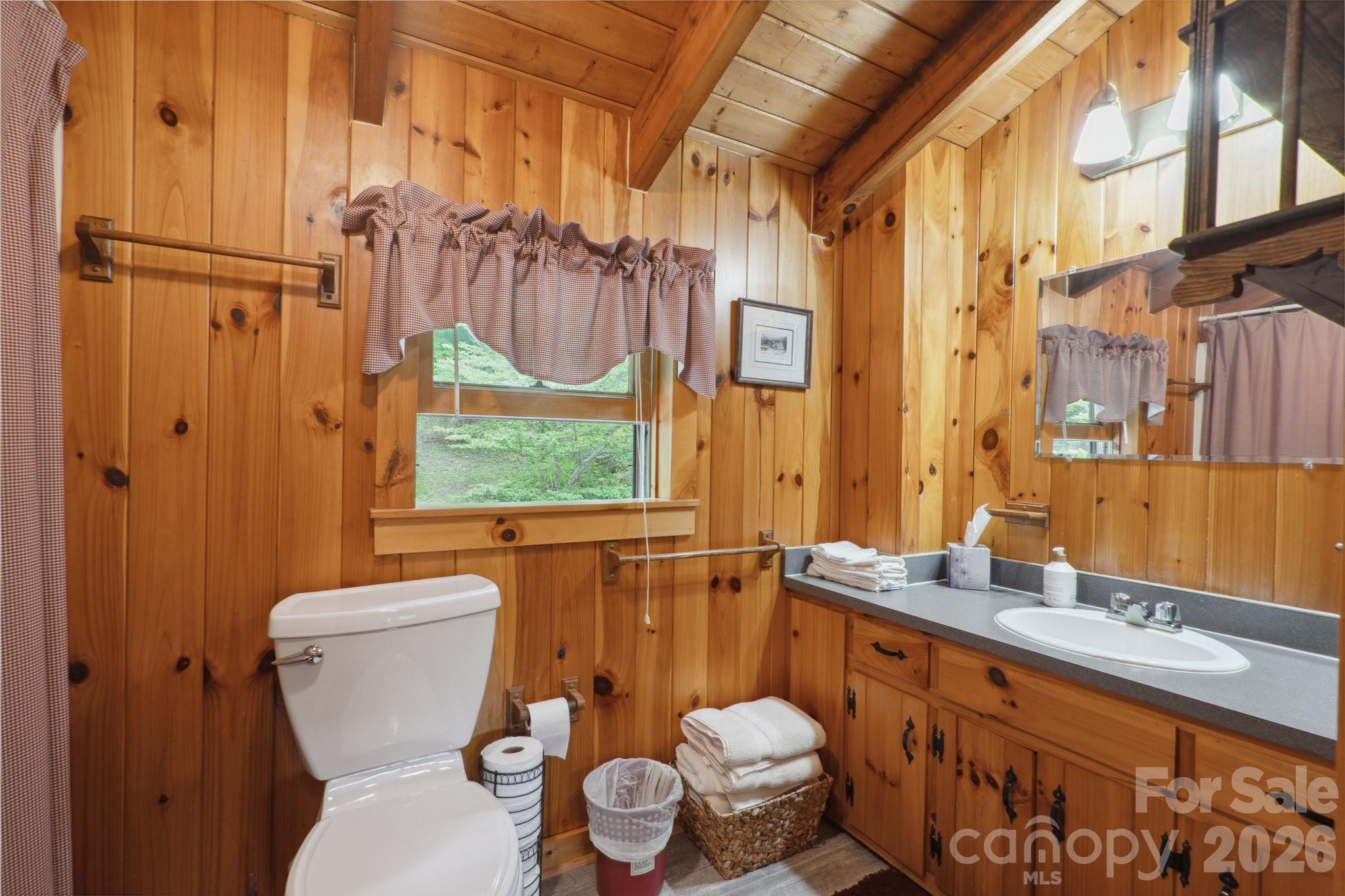 710 River Hills Road — Lansing