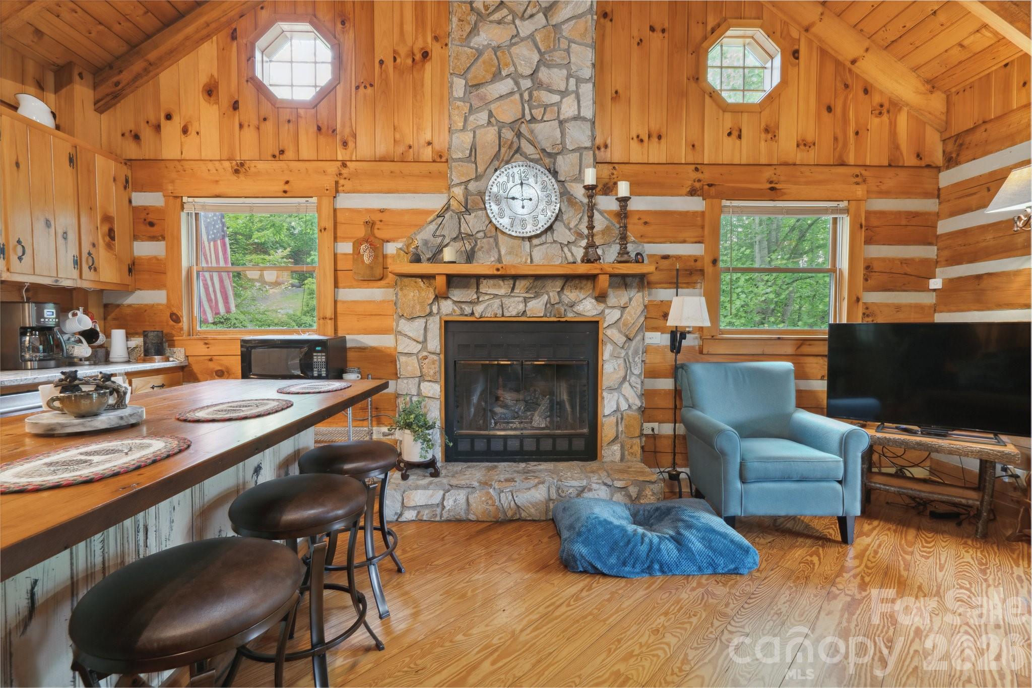 710 River Hills Road — Lansing