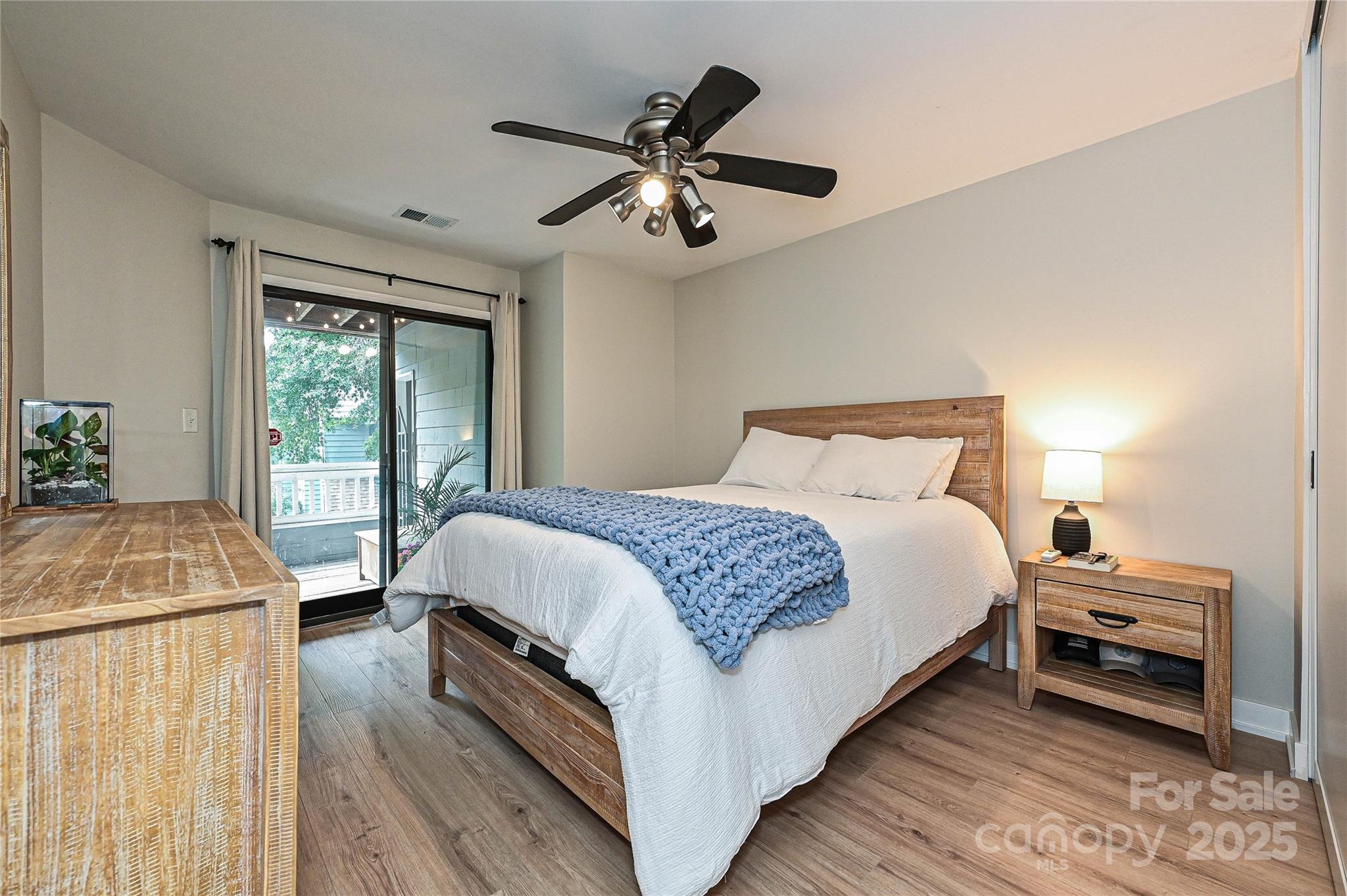 433-68 W 8th Street — Charlotte