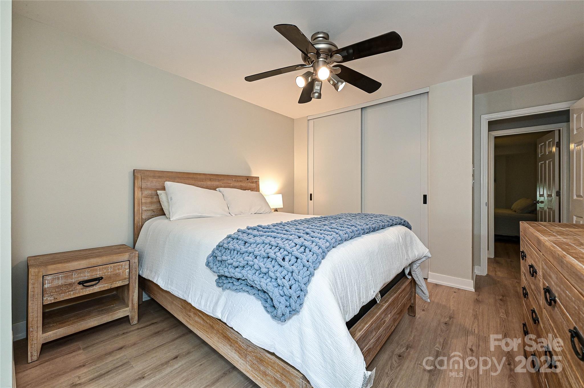 433-68 W 8th Street — Charlotte