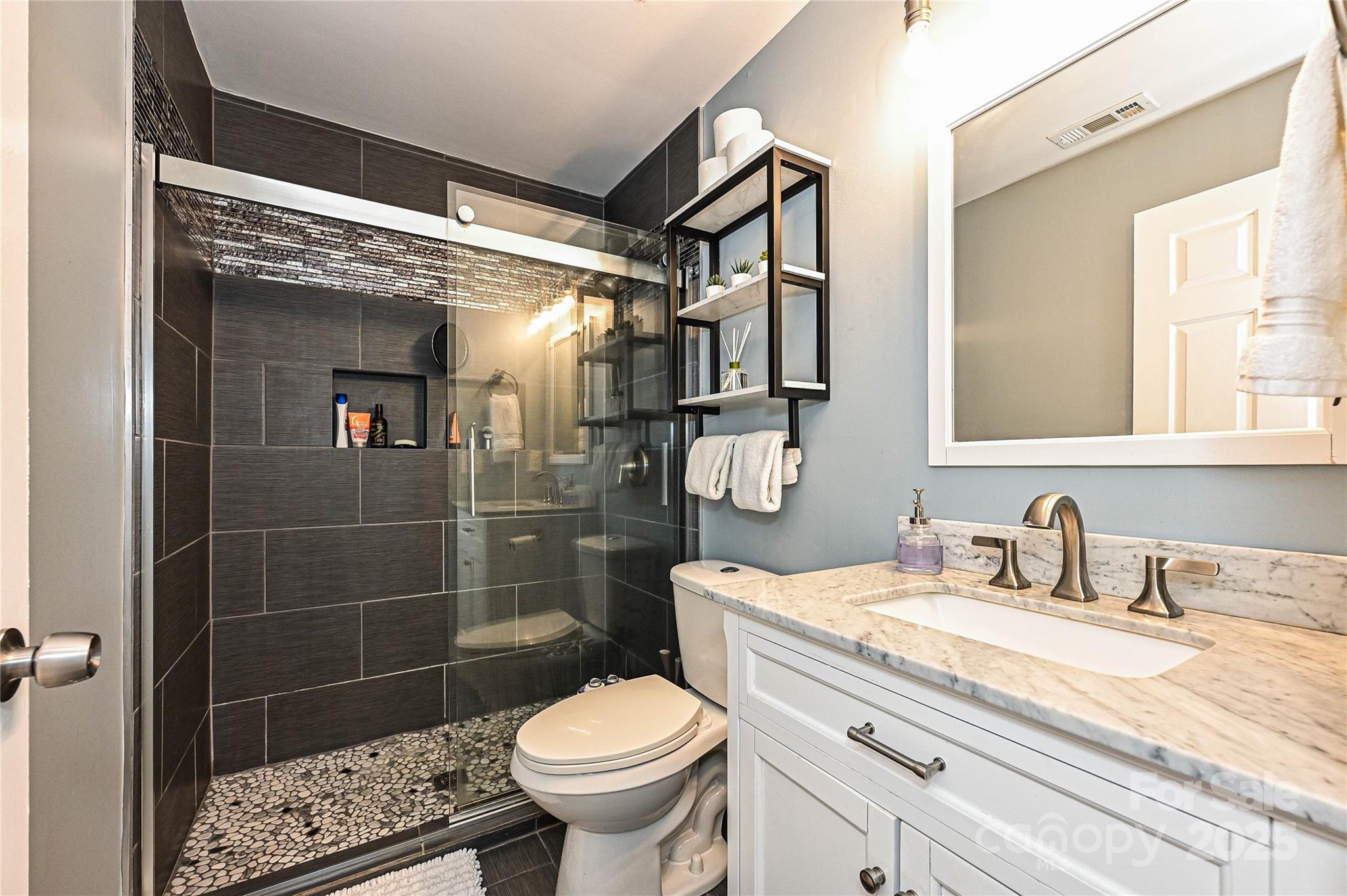 433-68 W 8th Street — Charlotte