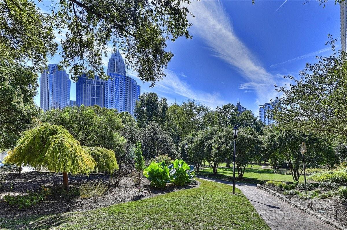 433-68 W 8th Street — Charlotte