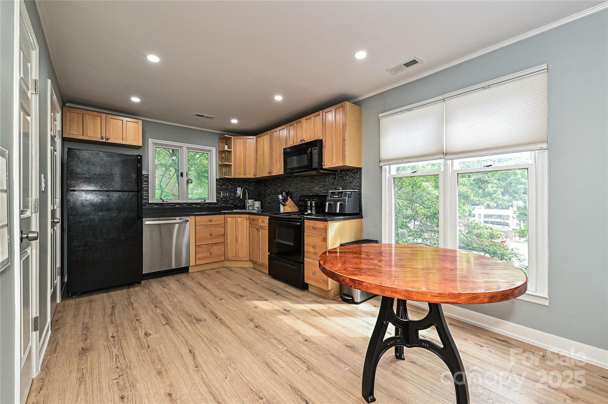 433-68 W 8th Street — Charlotte