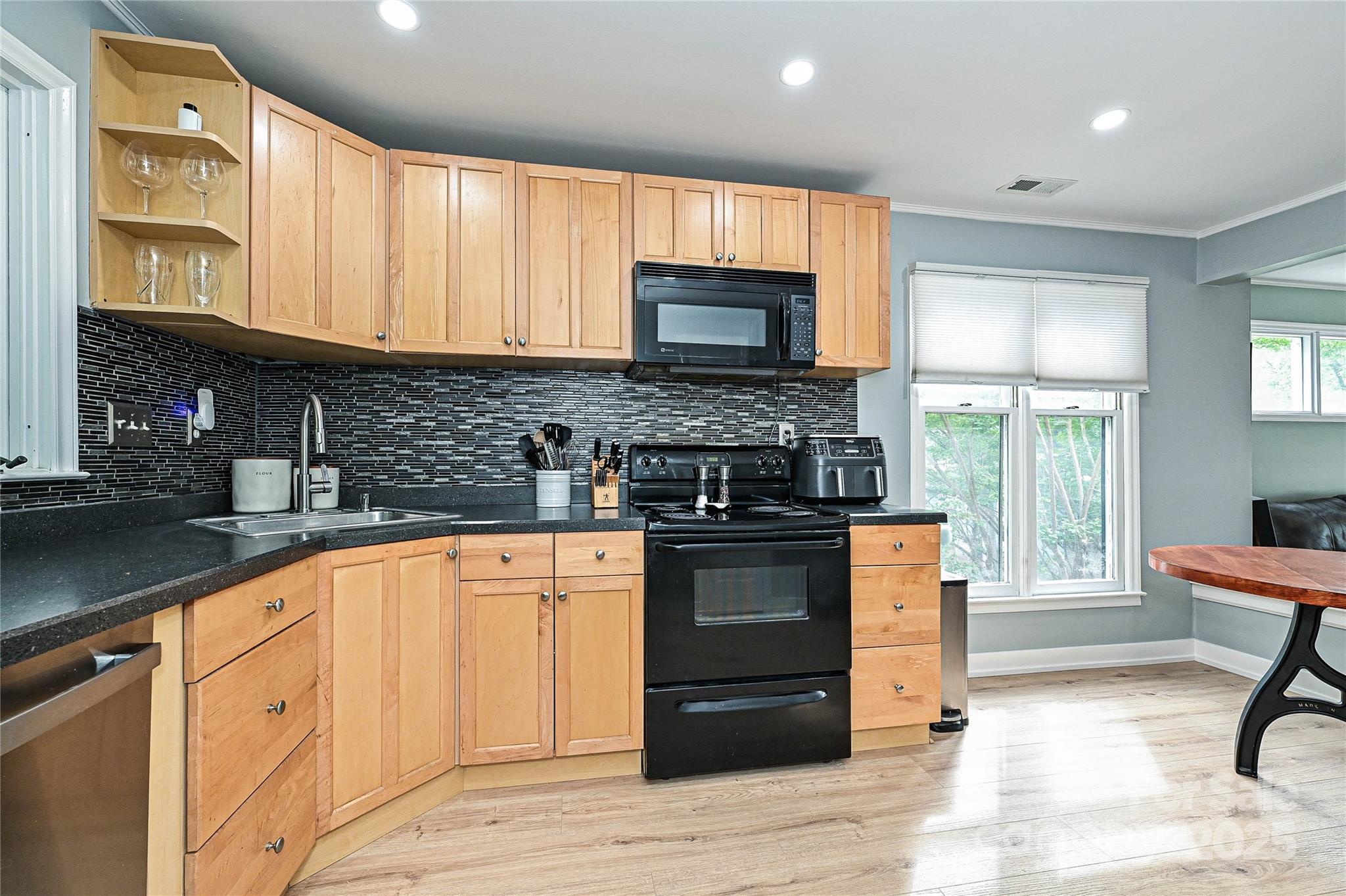 433-68 W 8th Street — Charlotte