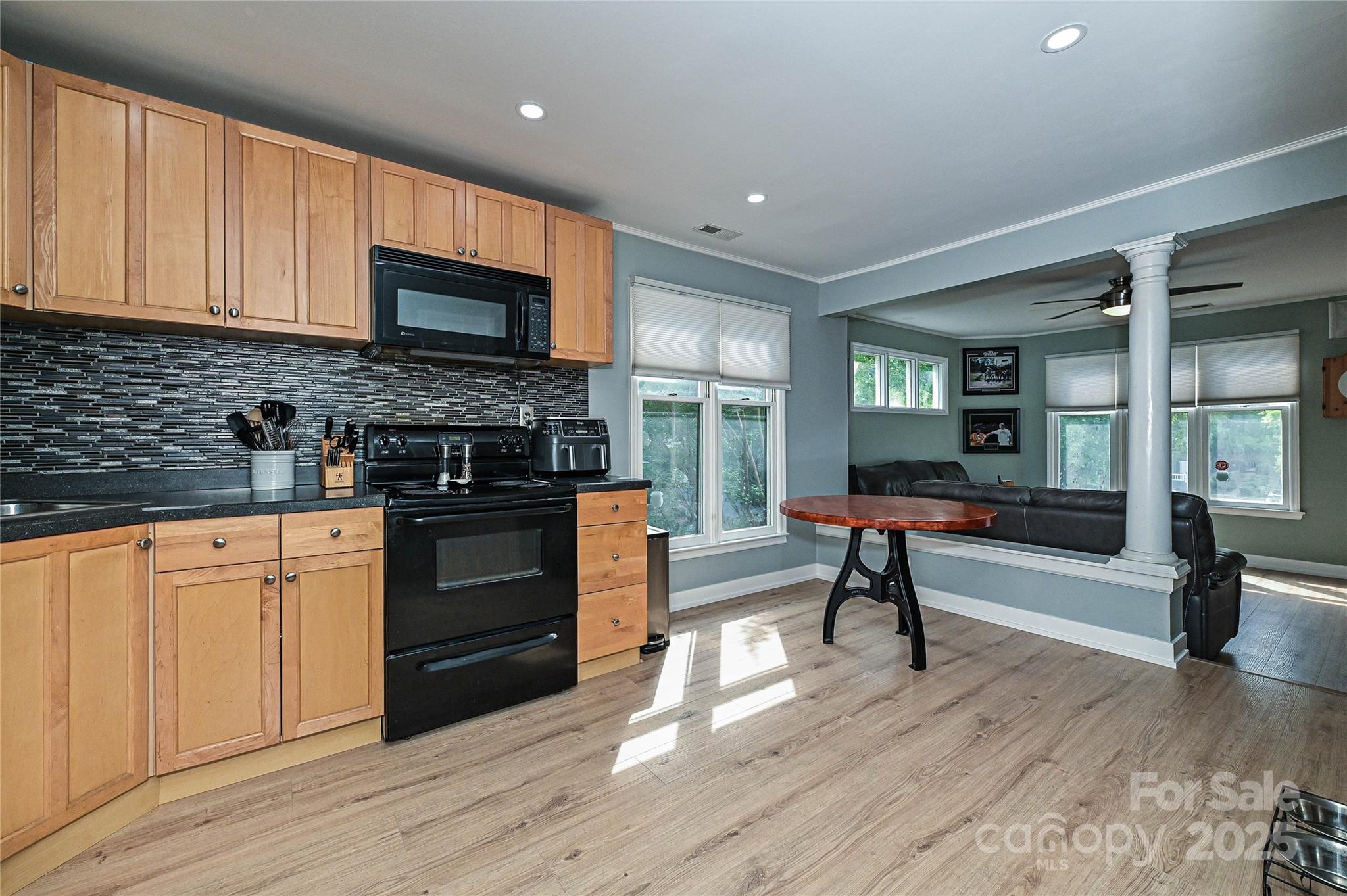 433-68 W 8th Street — Charlotte