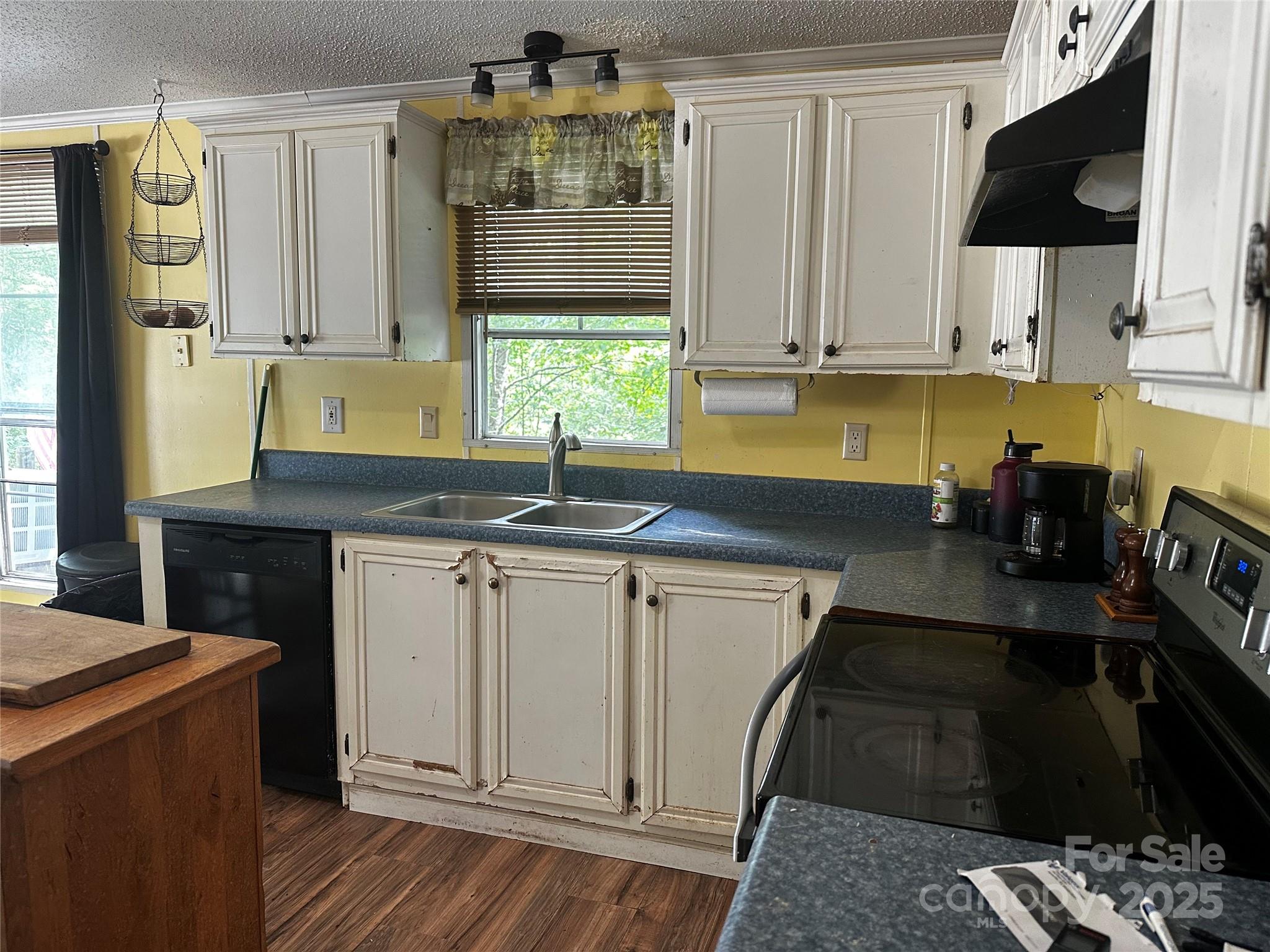 193 Green Cove Road — Bakersville