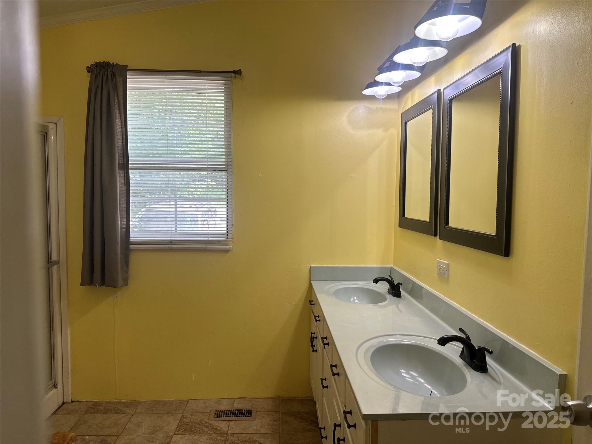 193 Green Cove Road — Bakersville