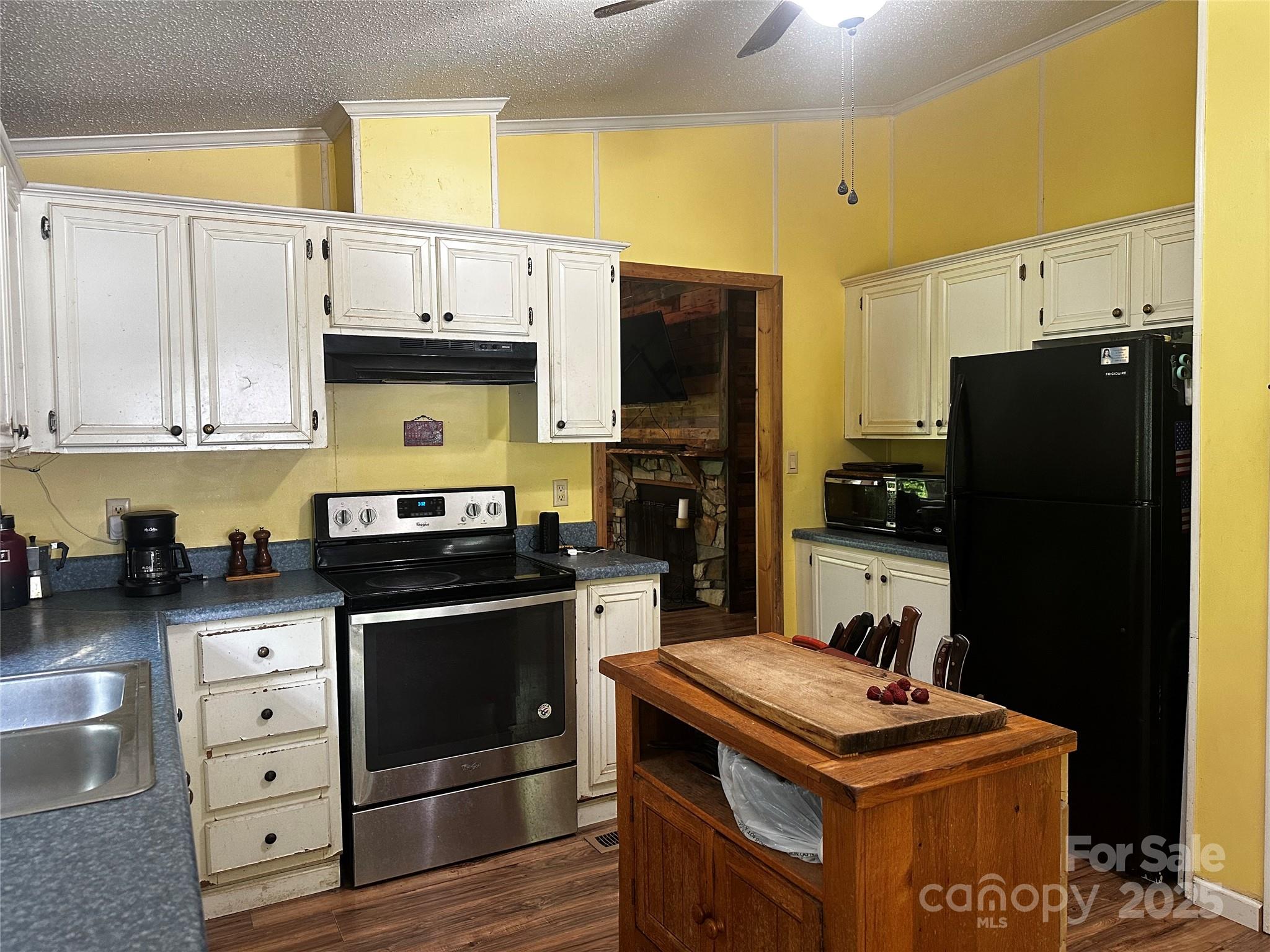 193 Green Cove Road — Bakersville