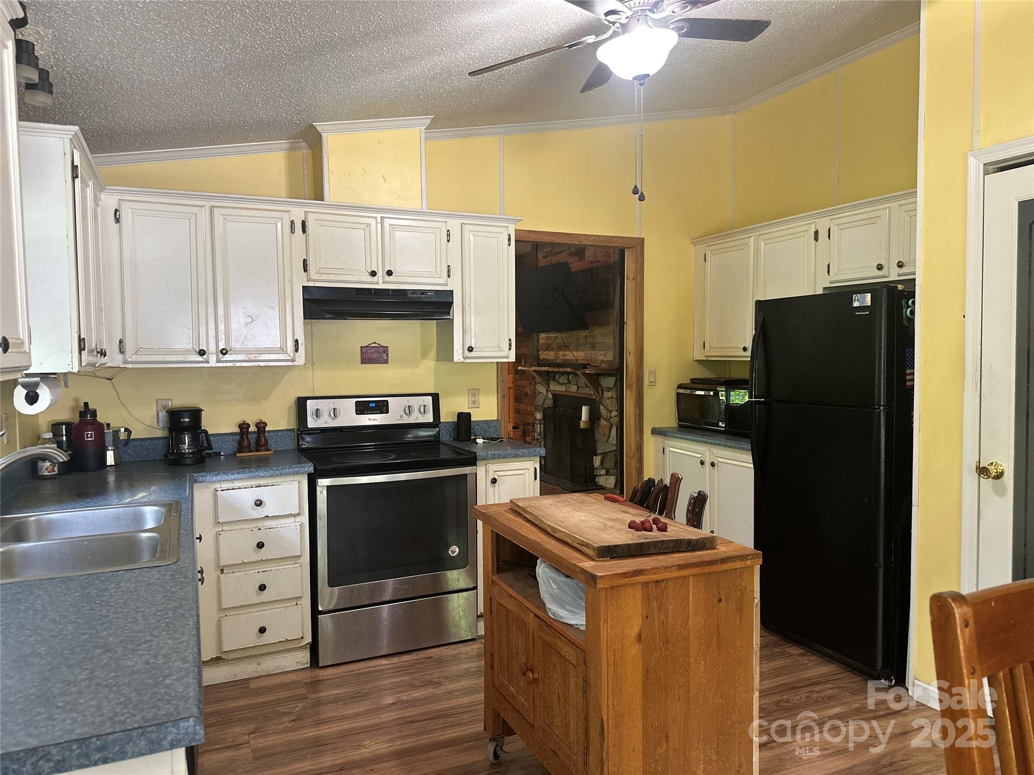 193 Green Cove Road — Bakersville