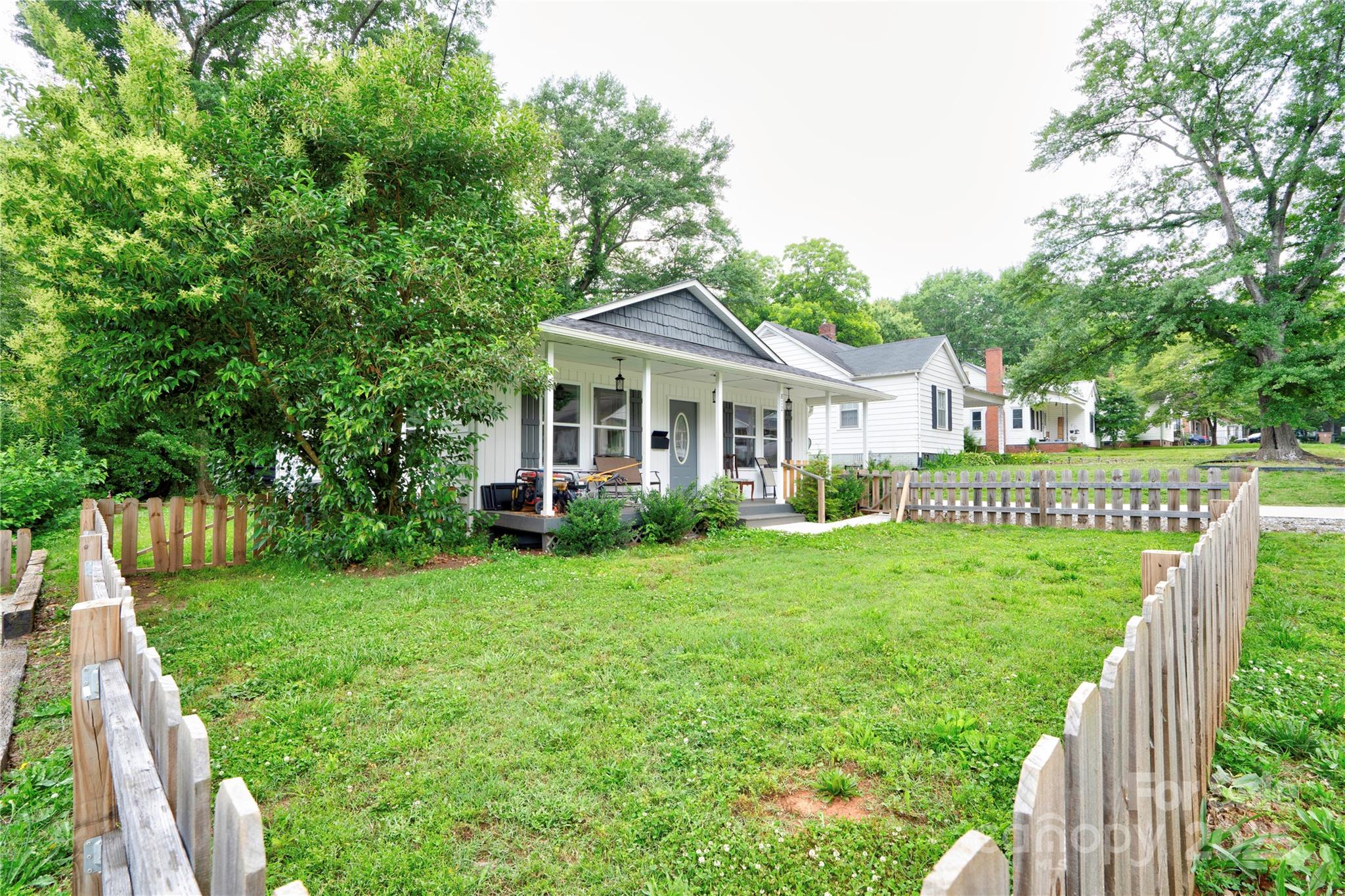 812 Kings Road — Shelby
