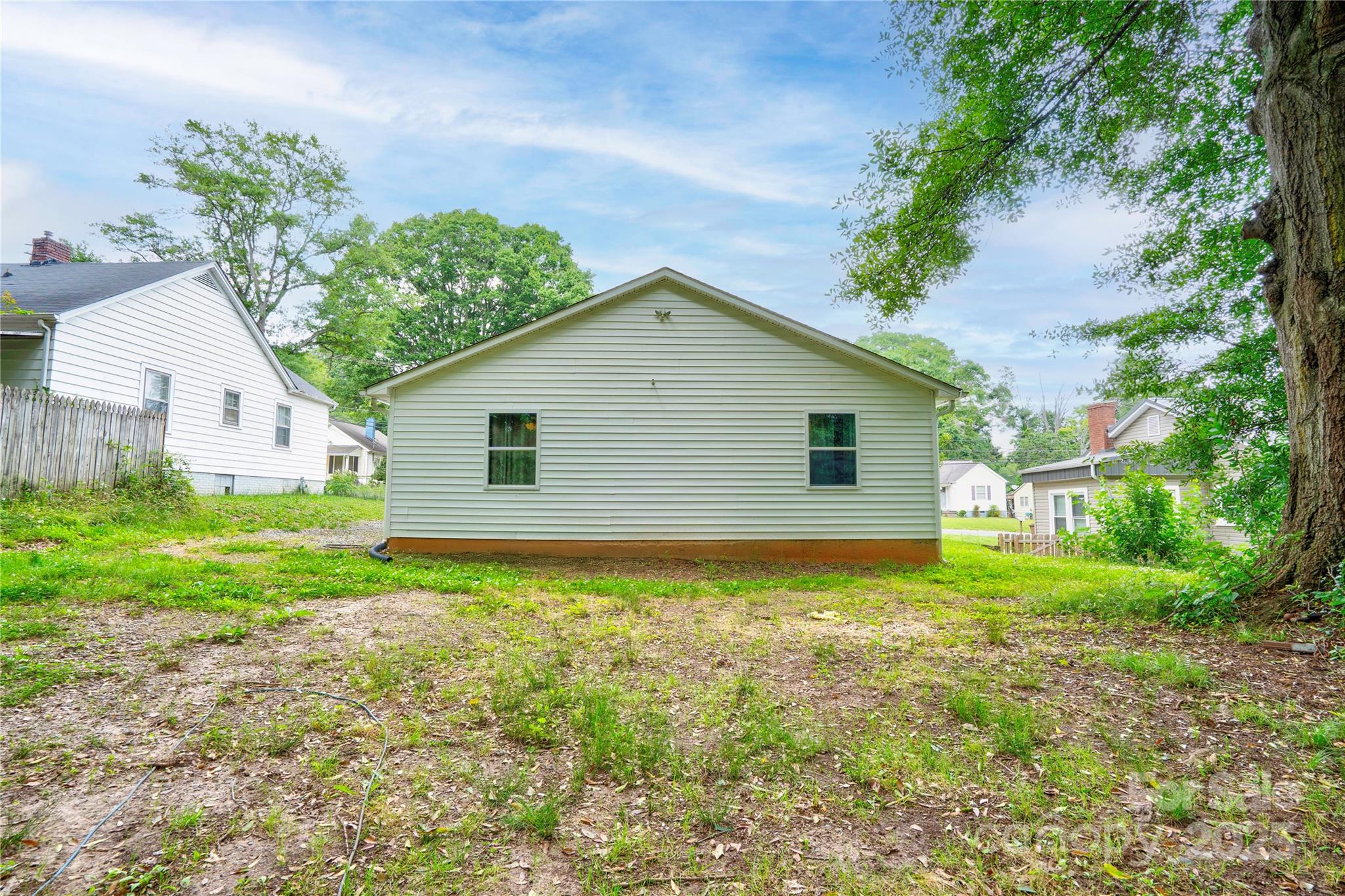 812 Kings Road — Shelby