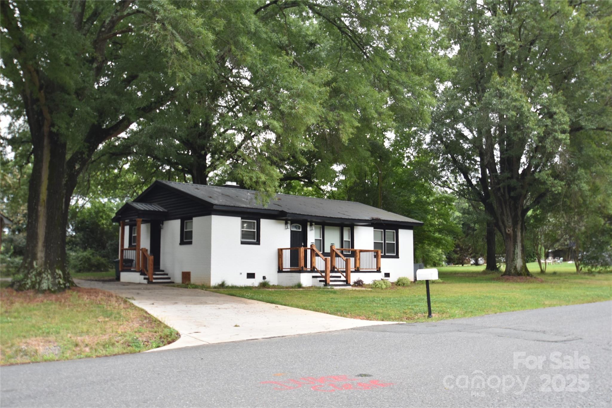 706 Mcintyre Street — Monroe