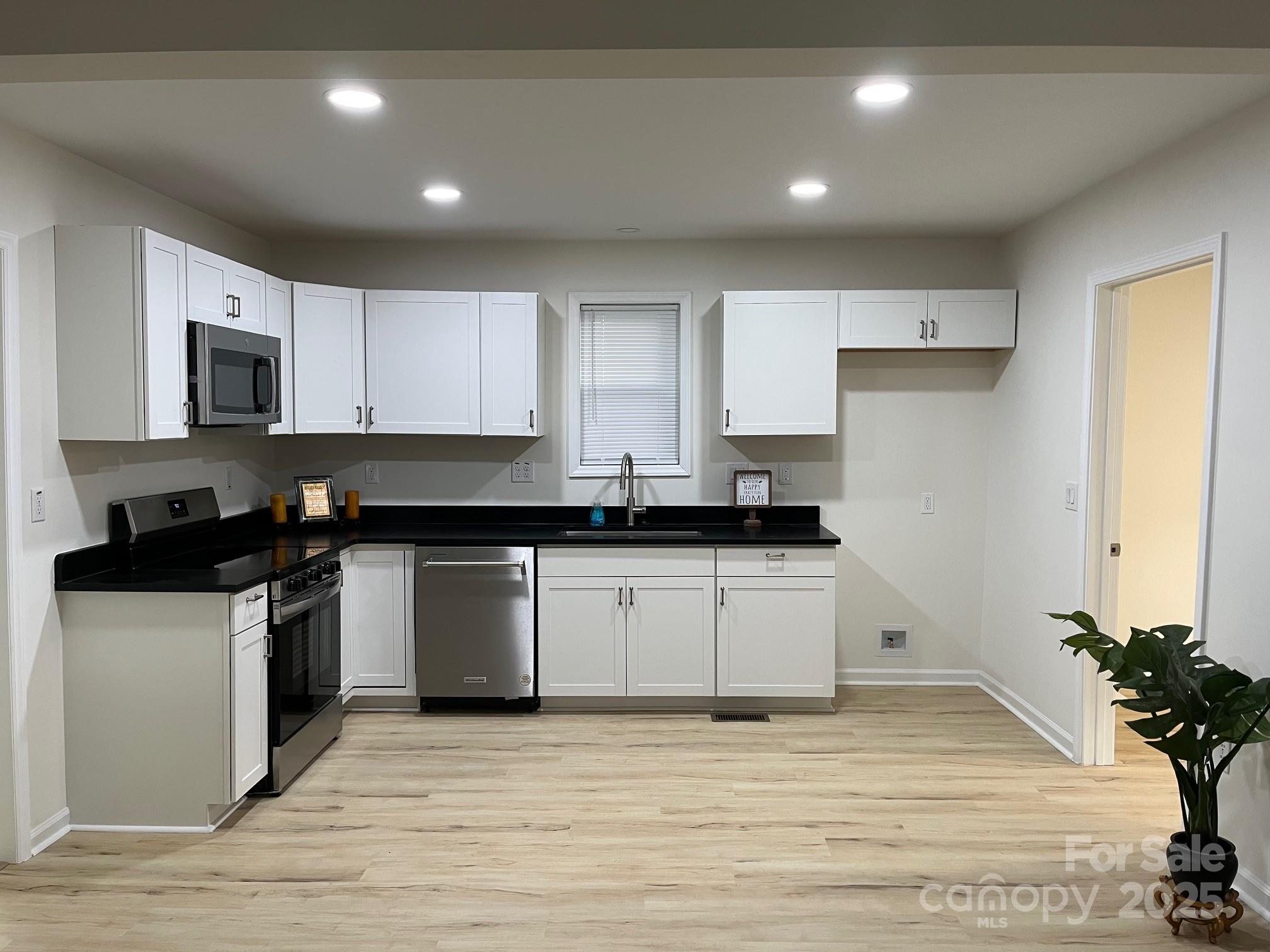 39 E White Street — Chester