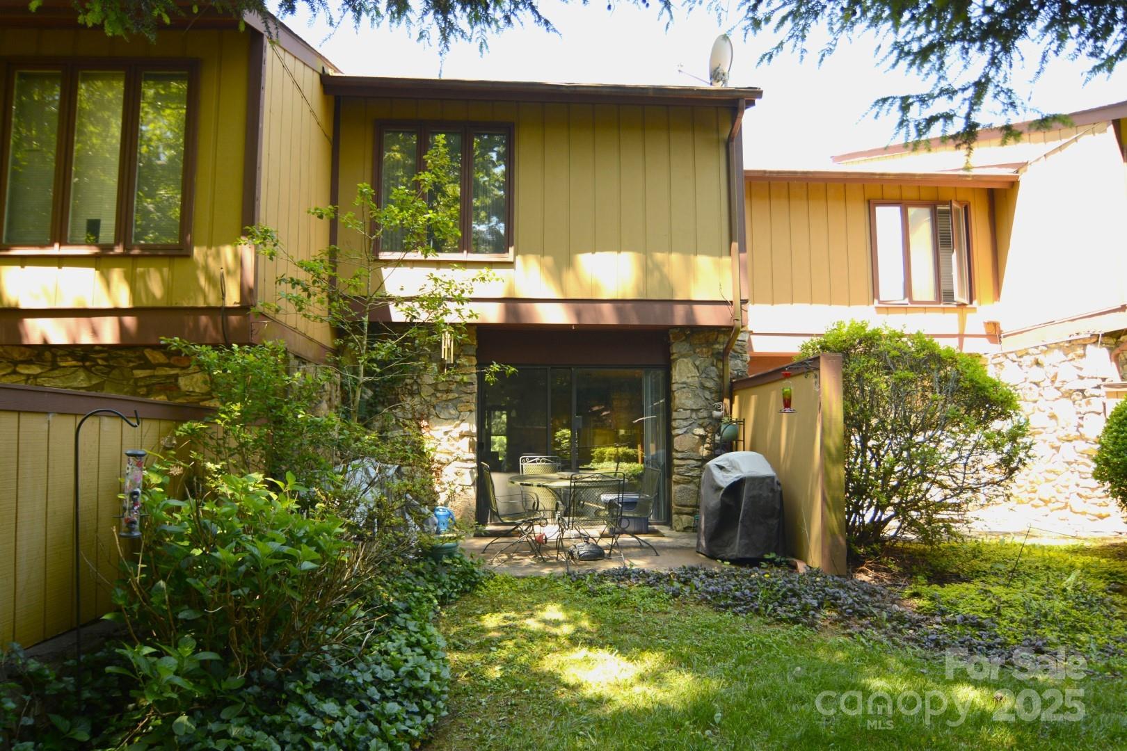 141 Colony Drive — Arden