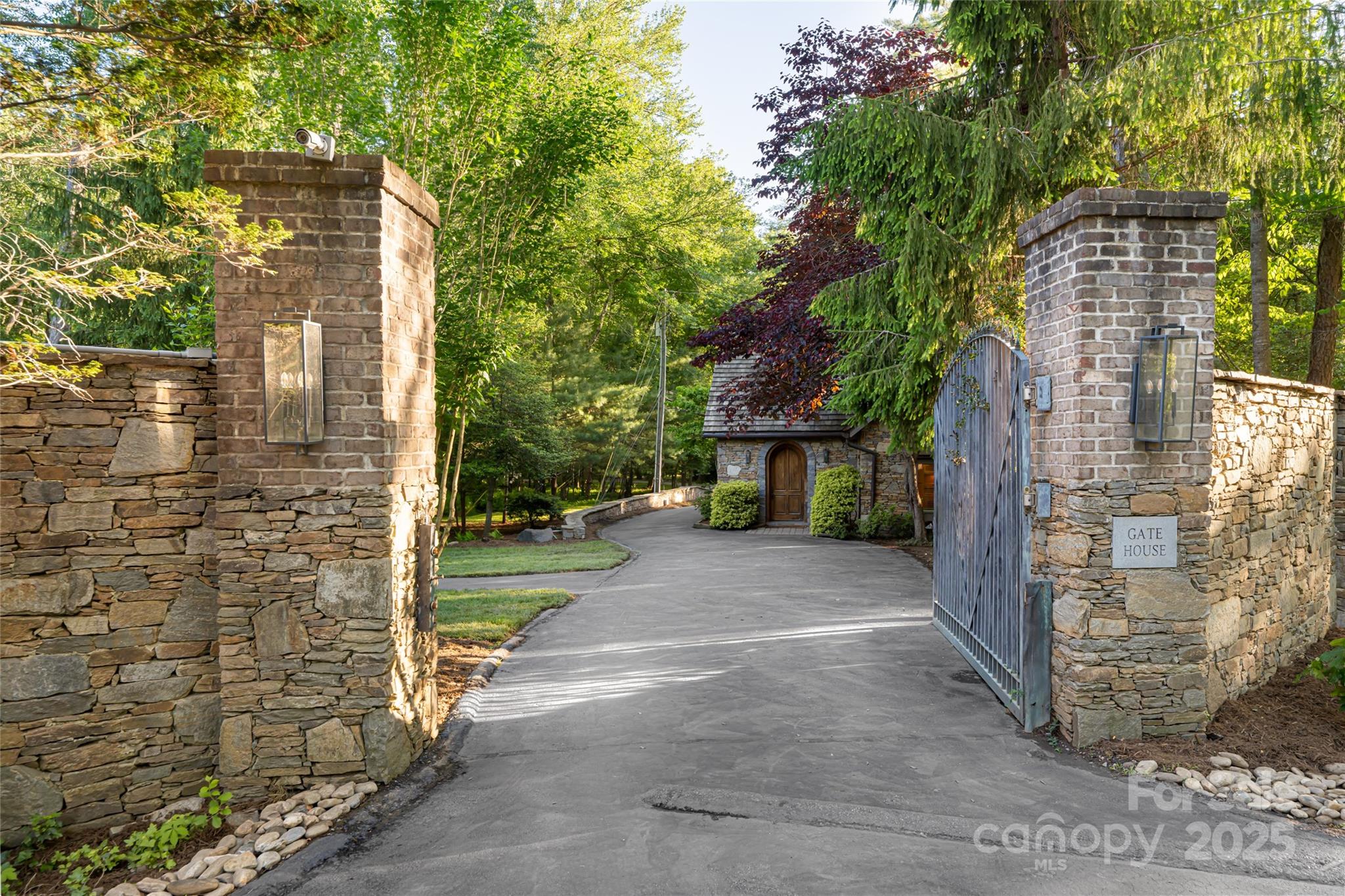 268 Holly Arbor Lane — Asheville