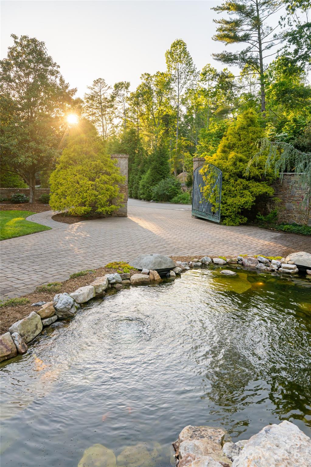 268 Holly Arbor Lane — Asheville