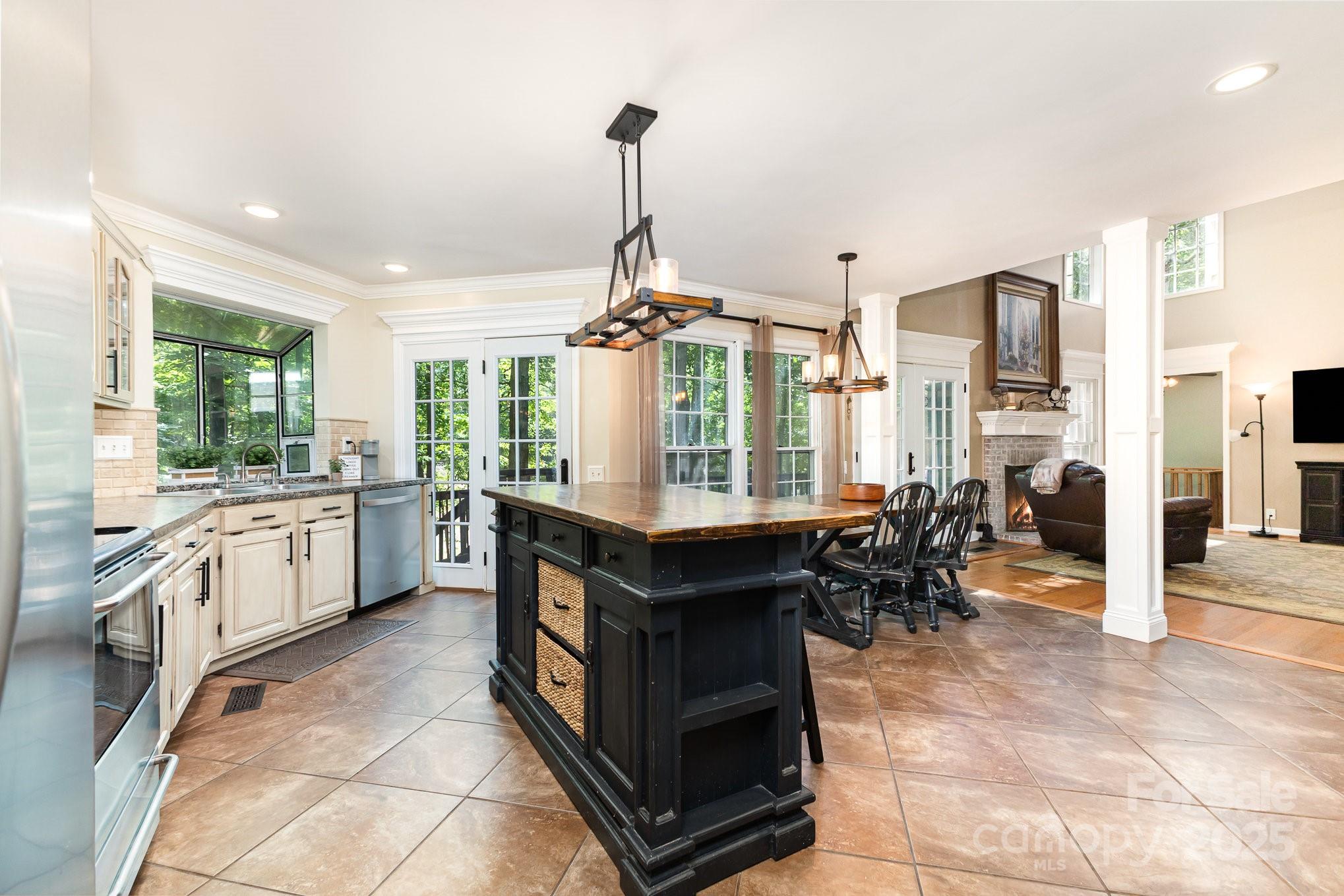 2505 Mountain Folk Lane — Waxhaw