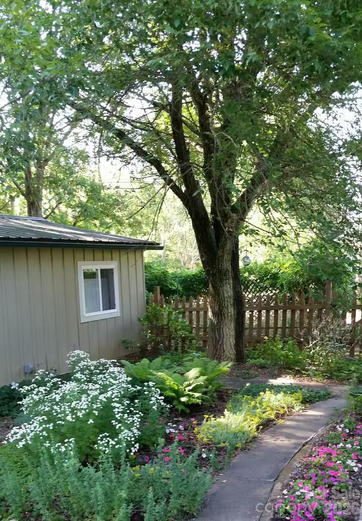 75 Cisco Road — Asheville