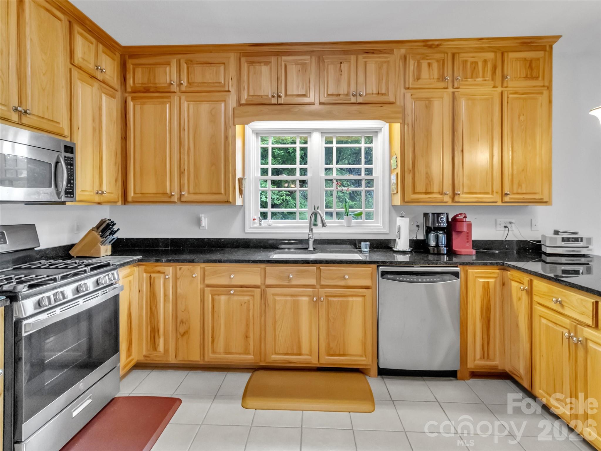 1592 Piney Hill Road — Burnsville