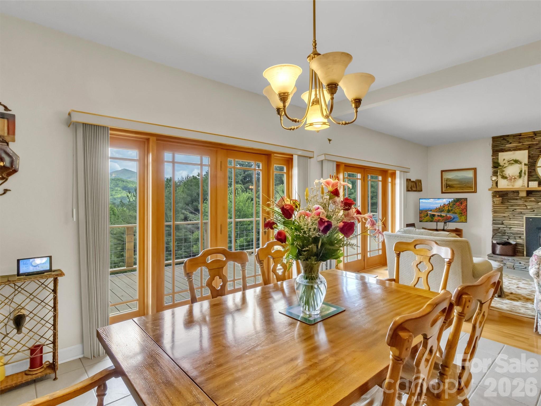 1592 Piney Hill Road — Burnsville