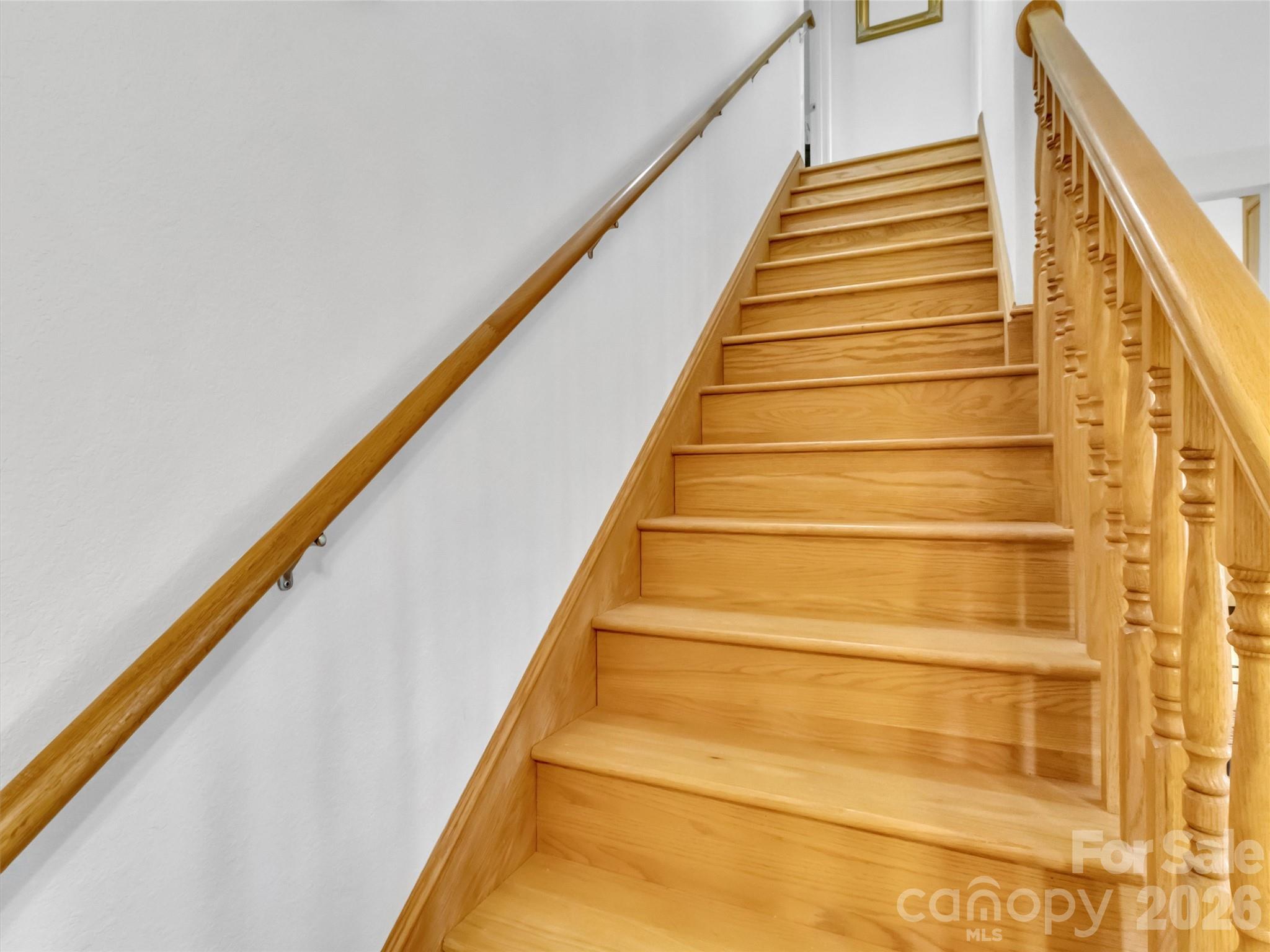 1592 Piney Hill Road — Burnsville
