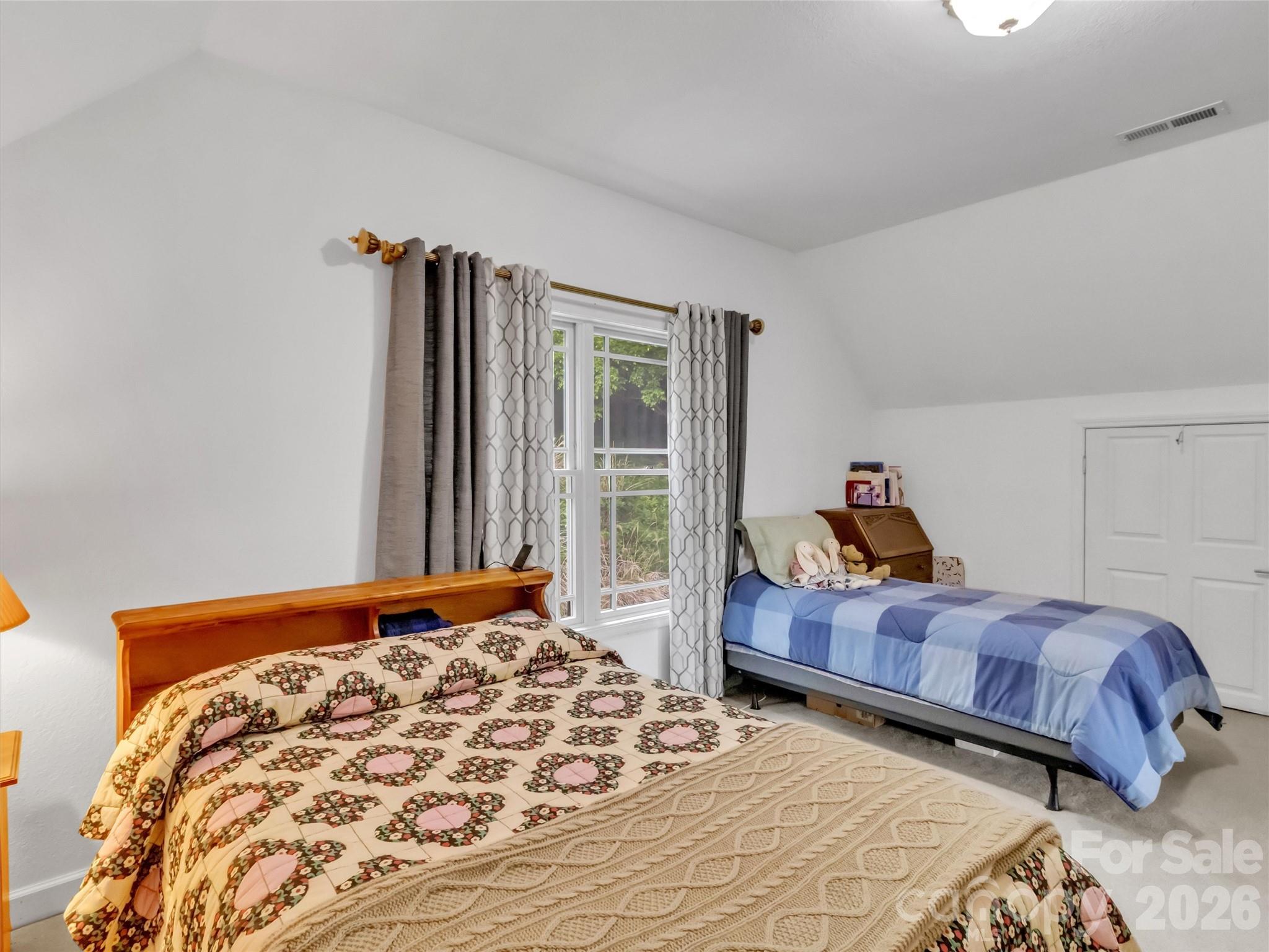 1592 Piney Hill Road — Burnsville