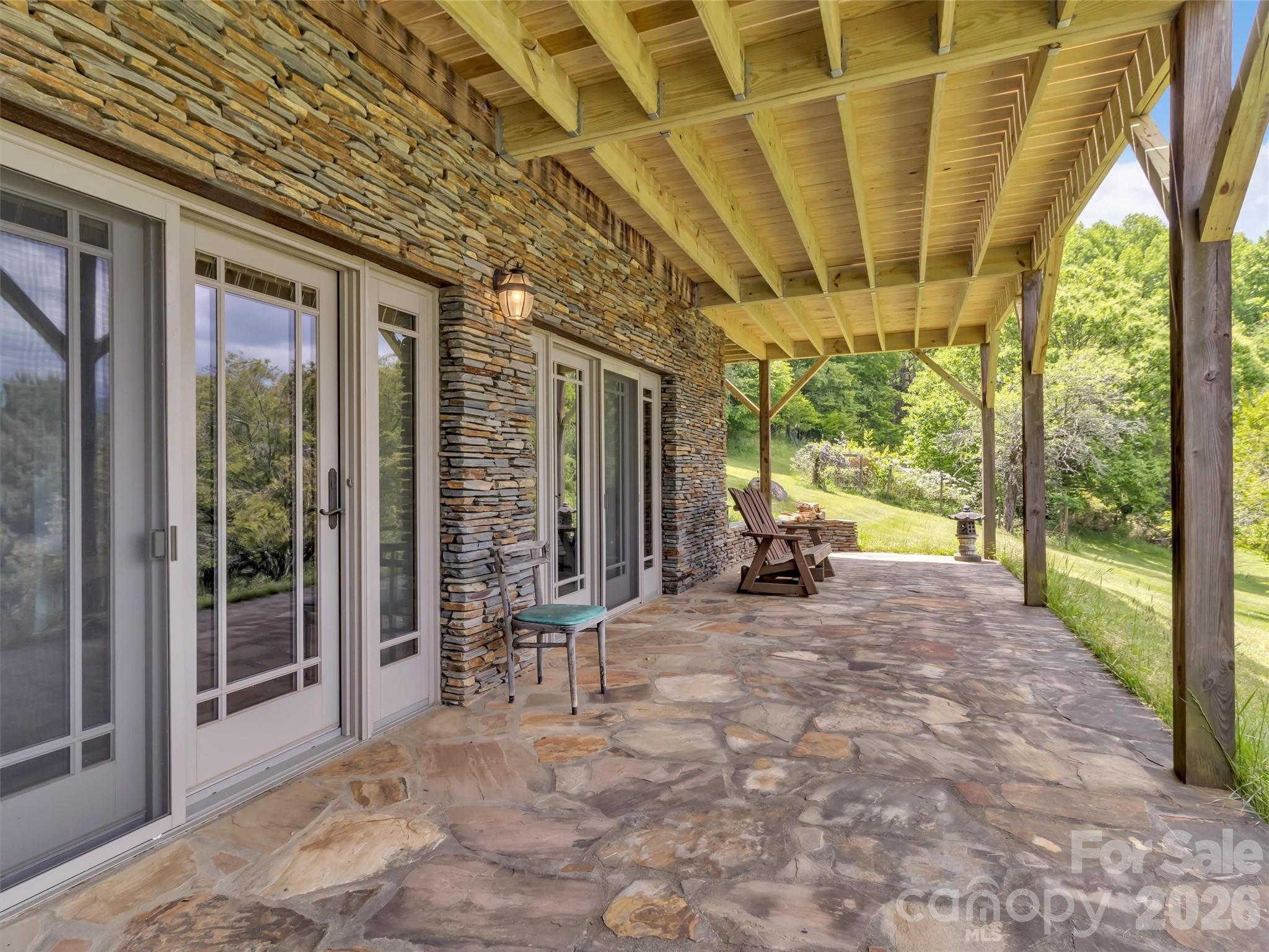 1592 Piney Hill Road — Burnsville