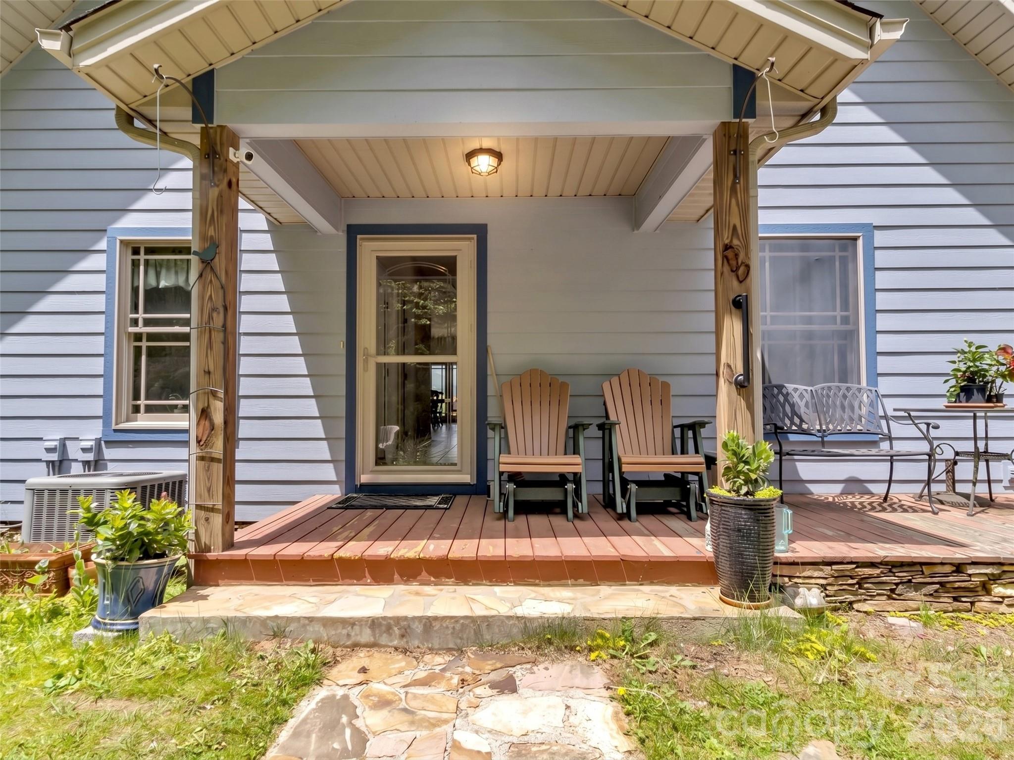 1592 Piney Hill Road — Burnsville