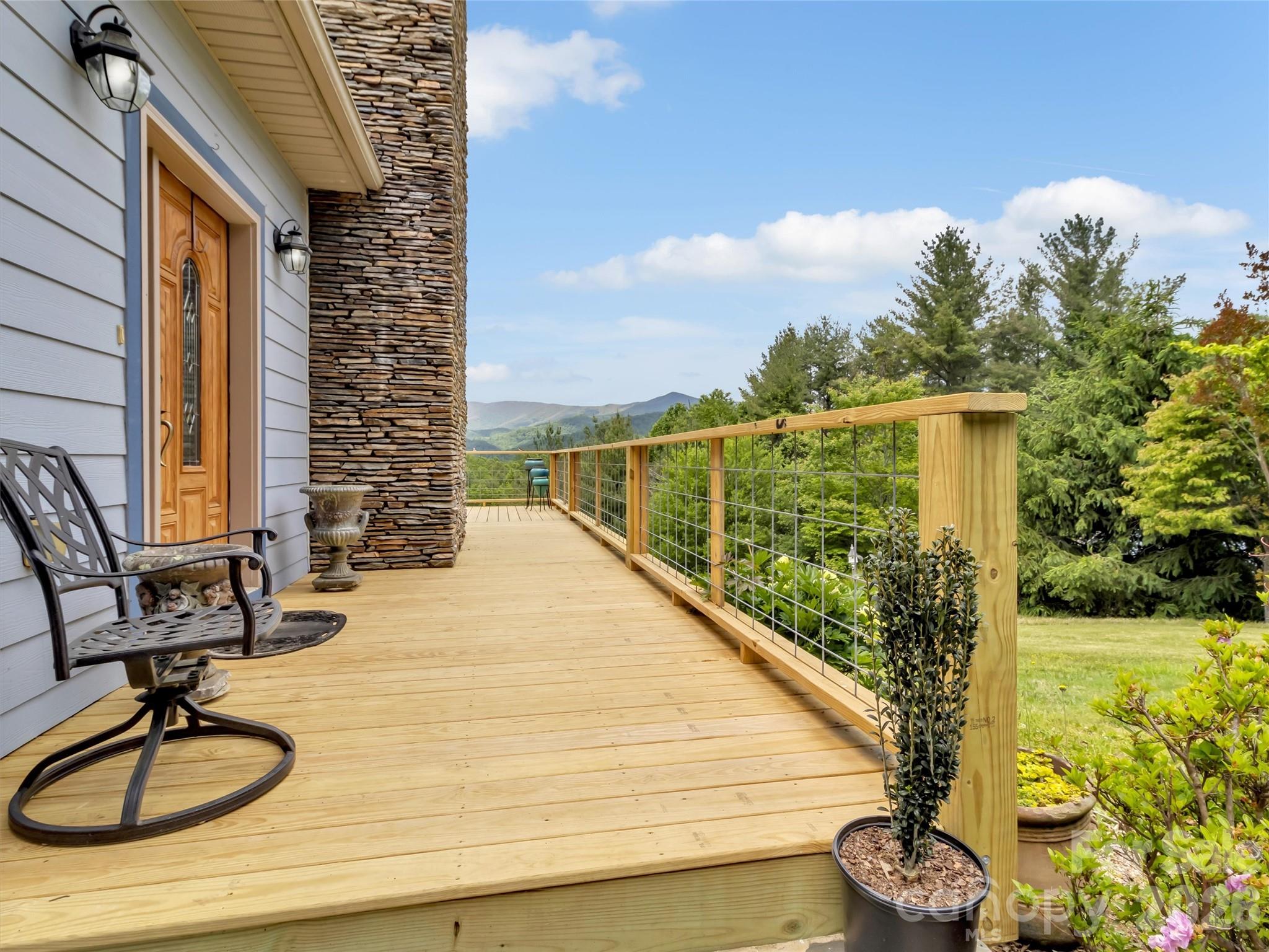 1592 Piney Hill Road — Burnsville