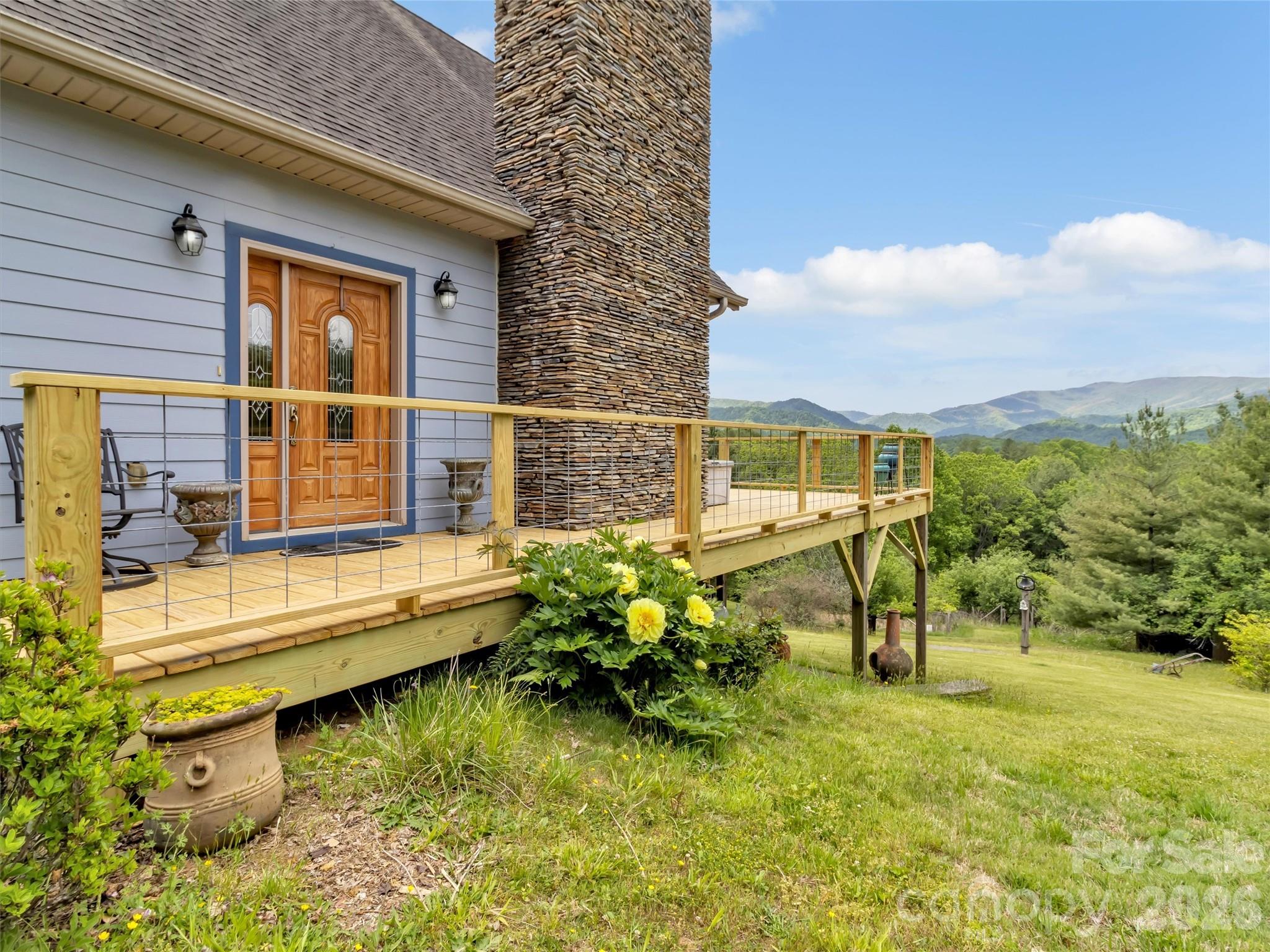 1592 Piney Hill Road — Burnsville