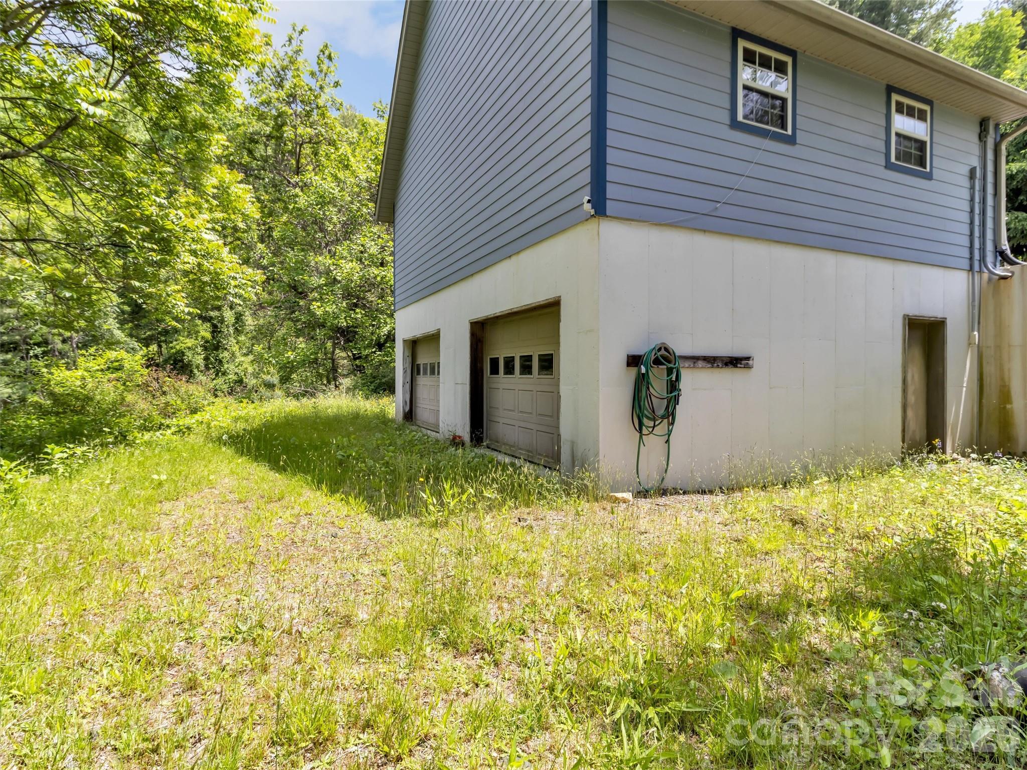 1592 Piney Hill Road — Burnsville