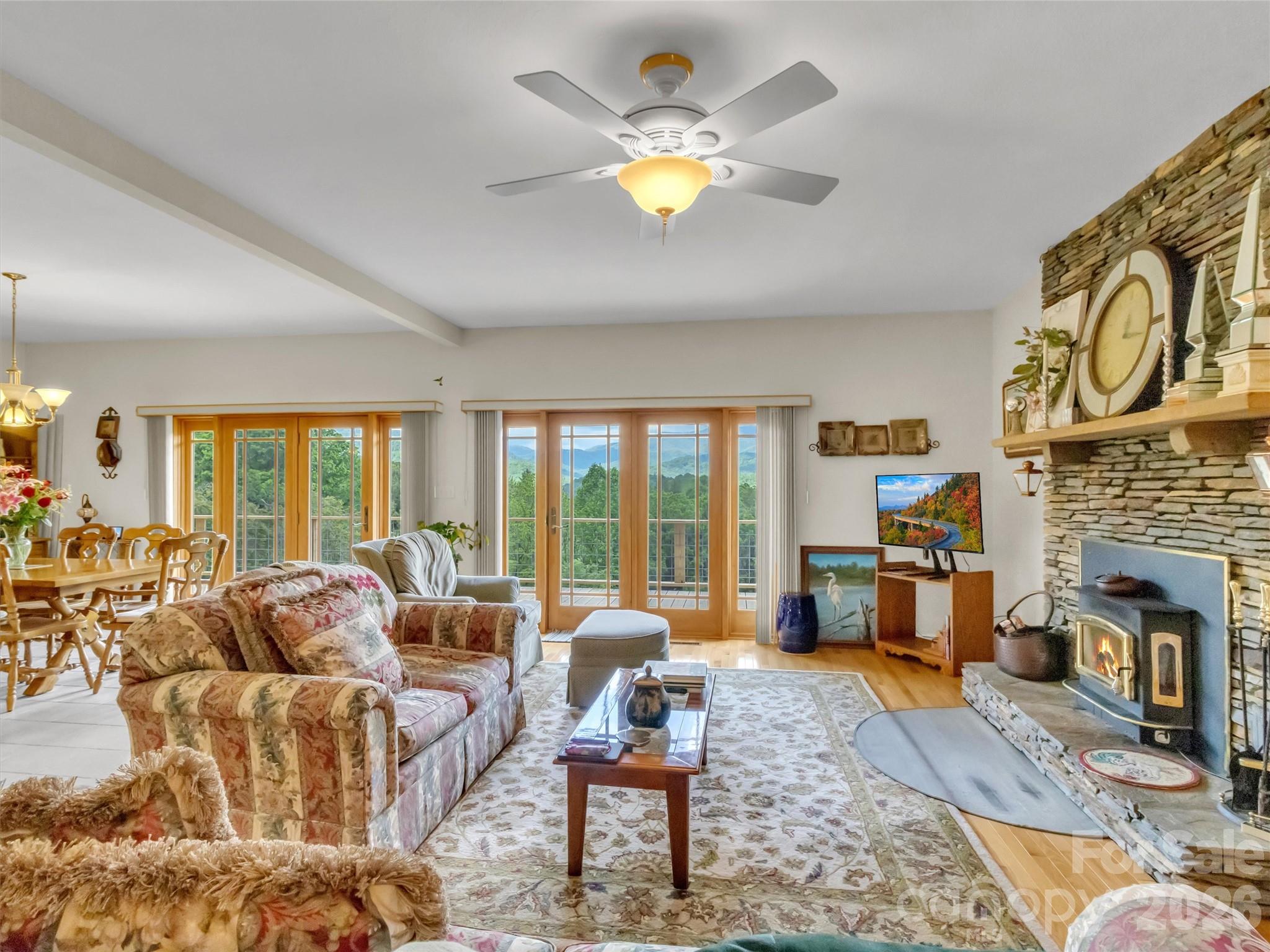 1592 Piney Hill Road — Burnsville