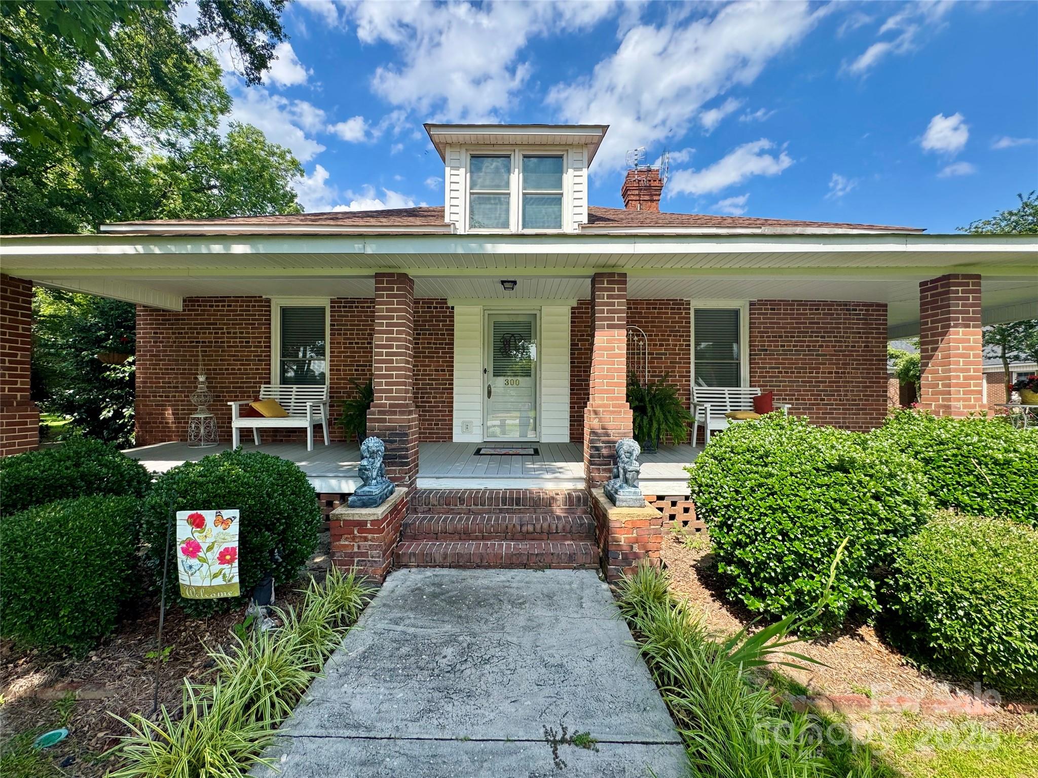 300 Blackmon Street S — Bethune