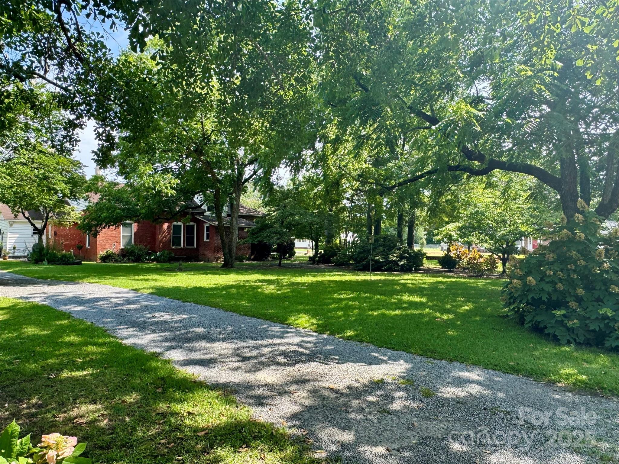 300 Blackmon Street S — Bethune