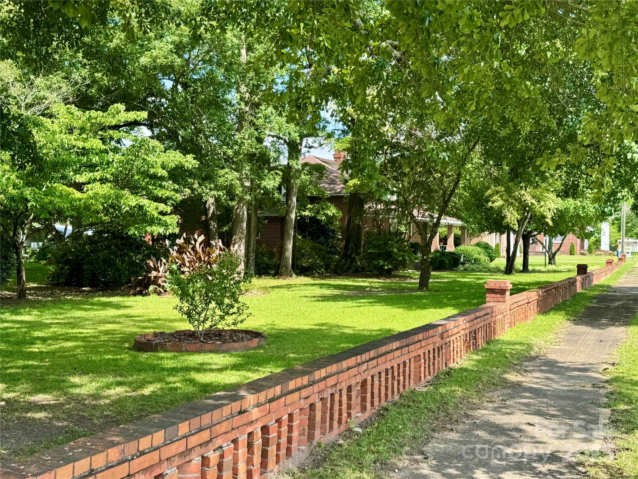300 Blackmon Street S — Bethune
