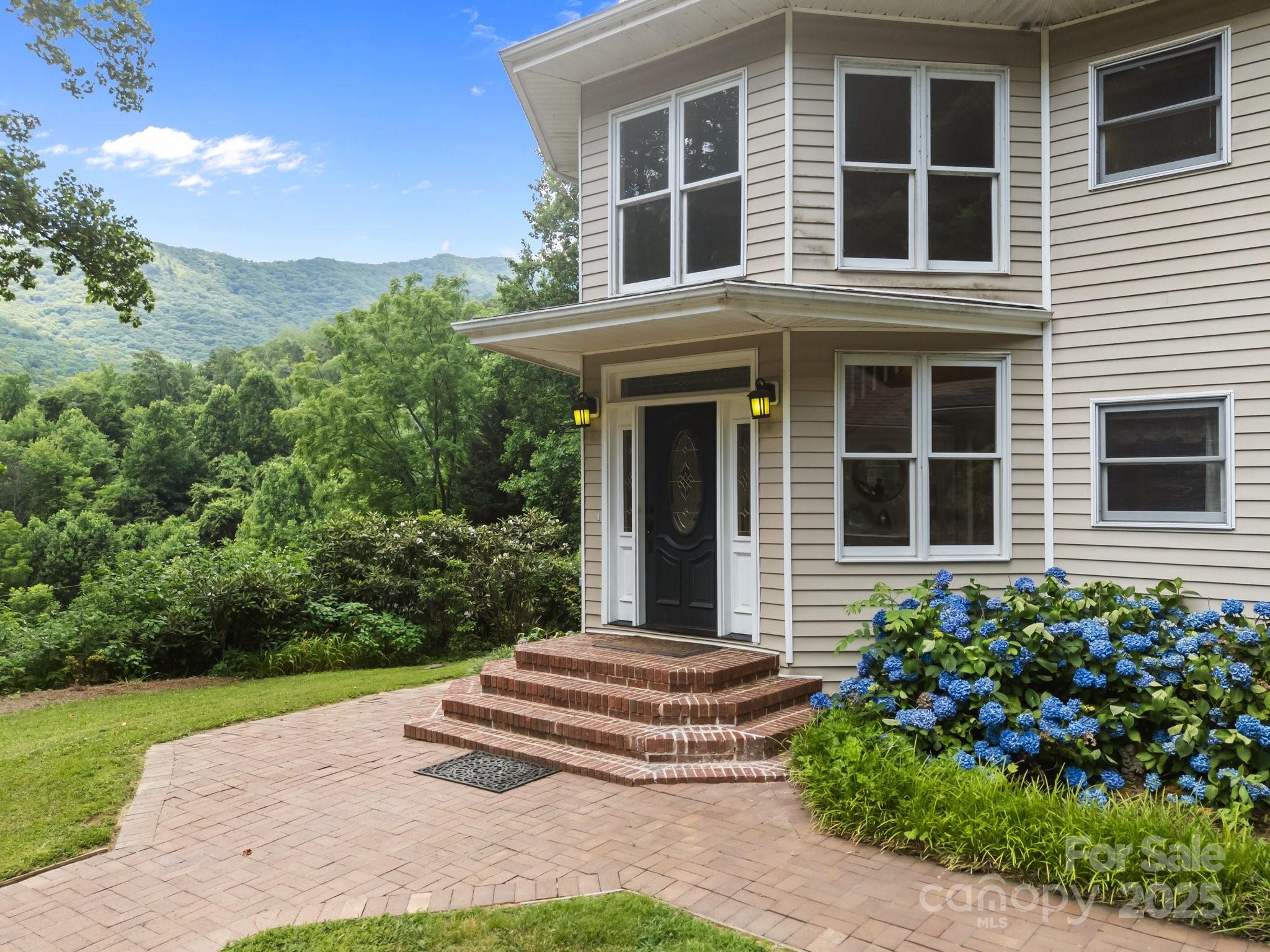 235 Kinder Lane — Canton