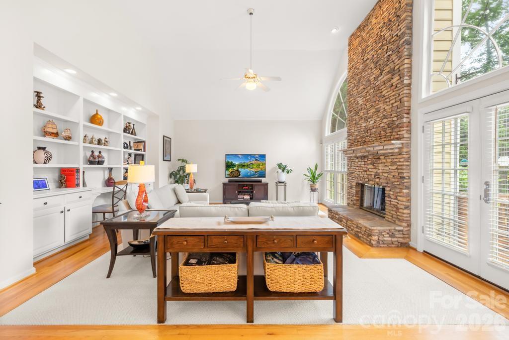 9514 Hayenridge Court — Huntersville