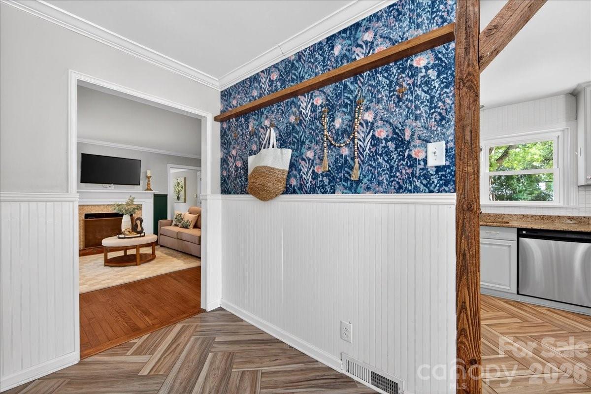 2034 Lanier Avenue — Charlotte