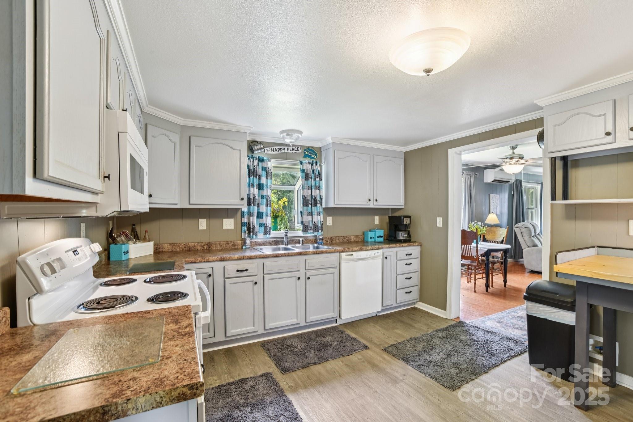 19 Lockman Road — Maggie Valley