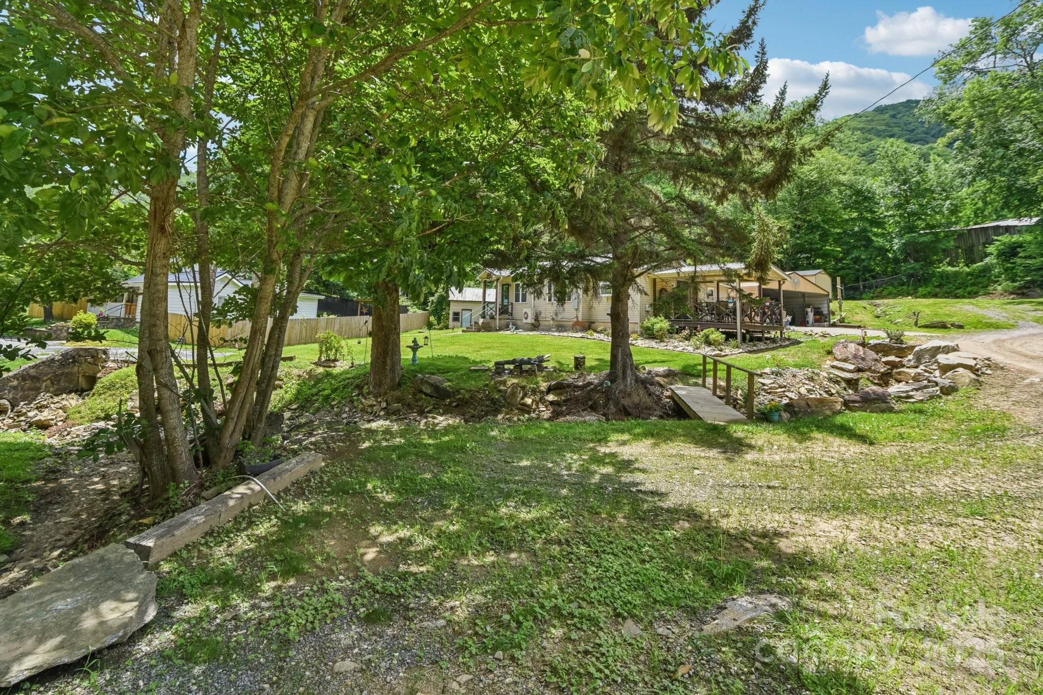 19 Lockman Road — Maggie Valley