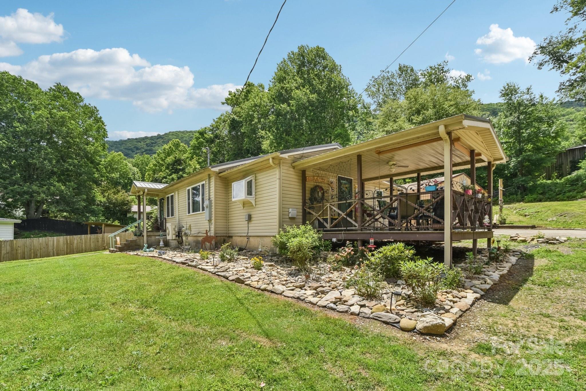19 Lockman Road — Maggie Valley
