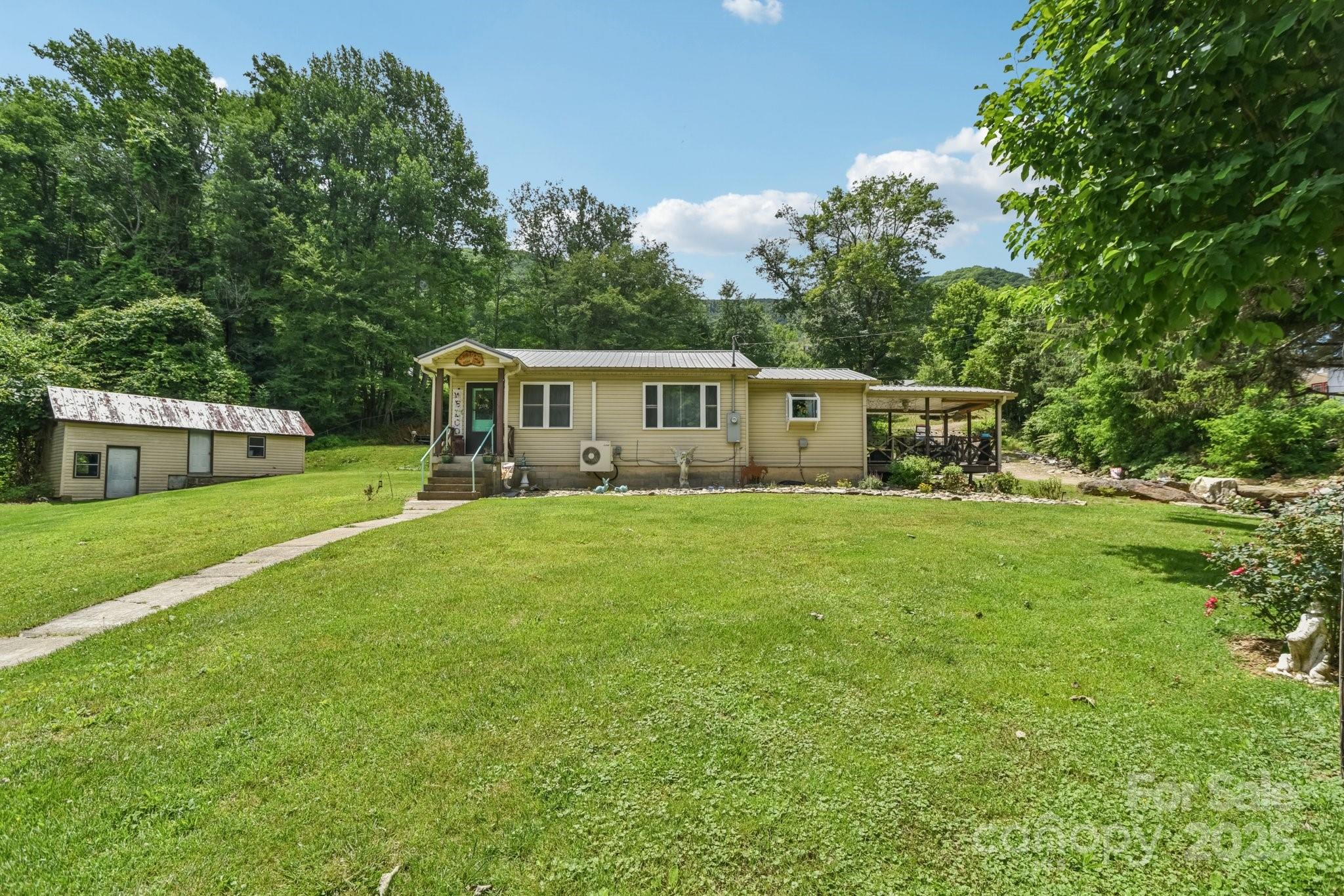 19 Lockman Road — Maggie Valley