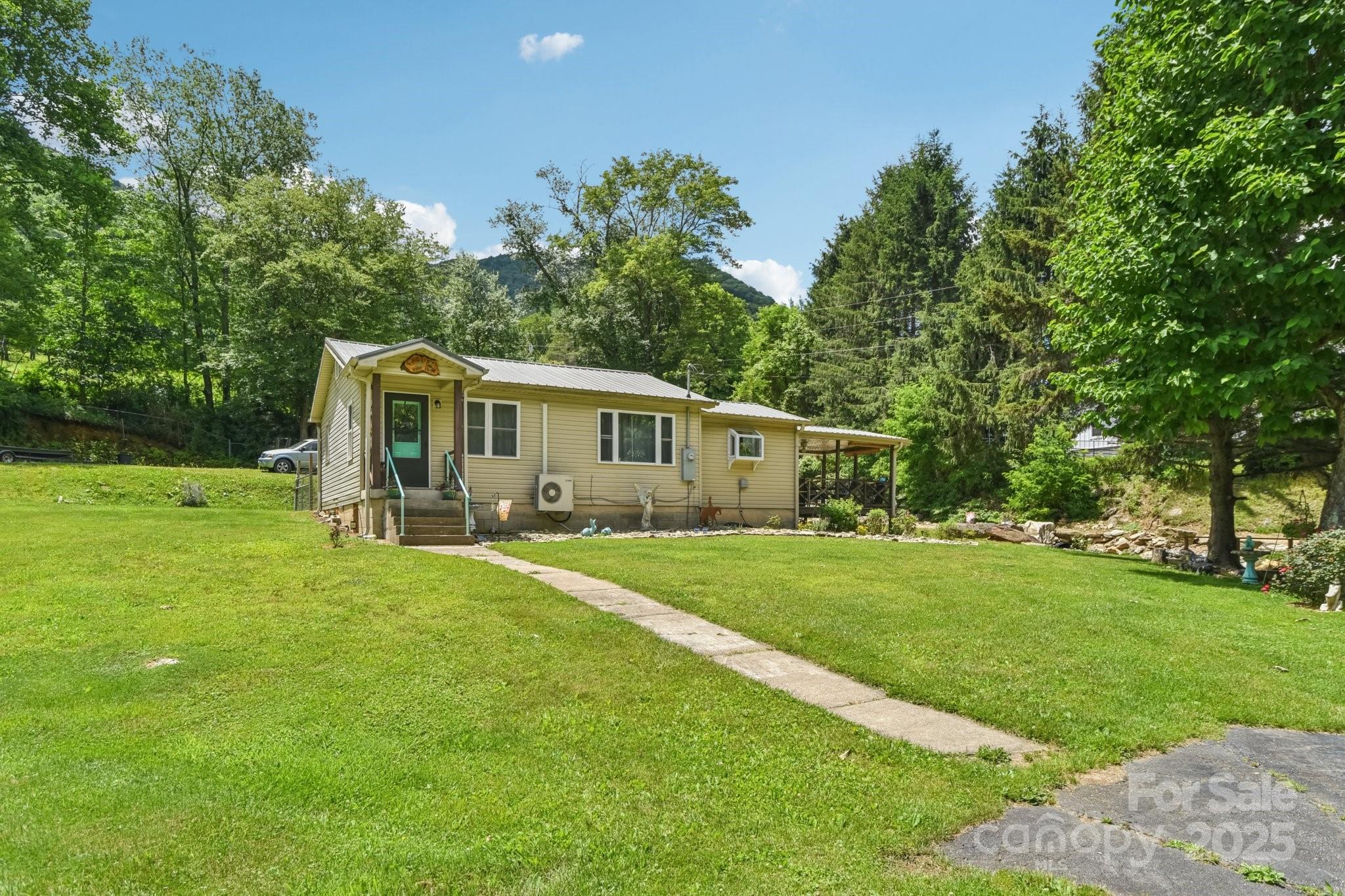 19 Lockman Road — Maggie Valley